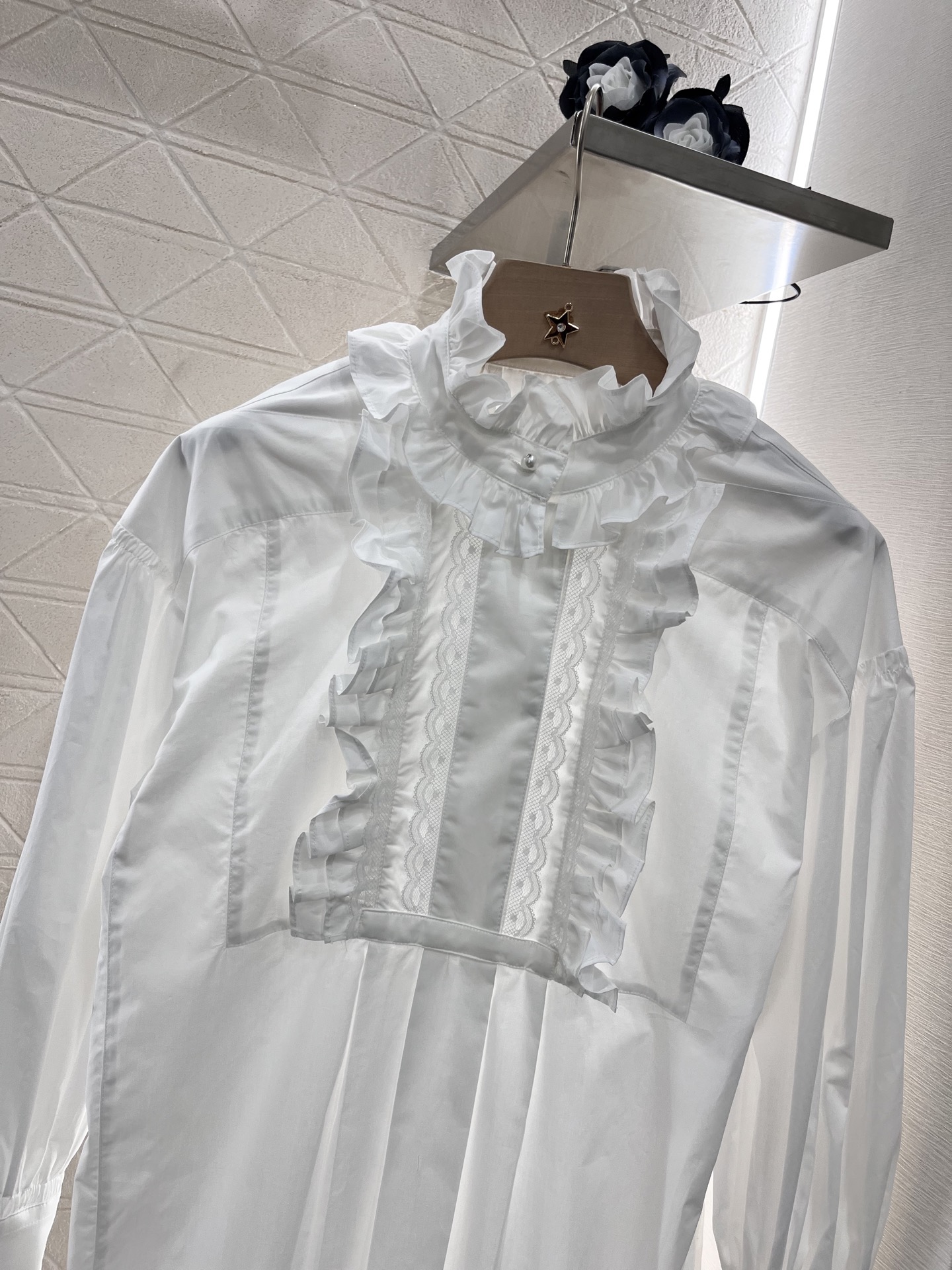 ♥Valentin*♥2025新品上架
     花边衬衫连衣裙
定制YB斜纹棉绸材质 质感舒适 垂顺有