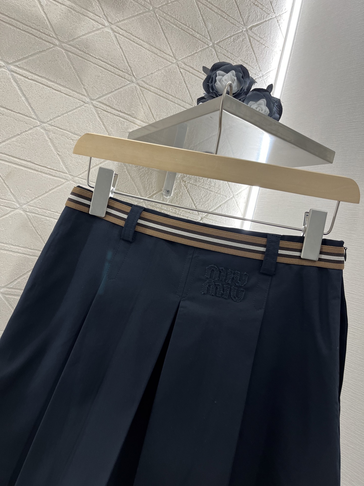 ♥Miumi*♥2025新品上架
  复古口袋夹克百褶裙套装
定制YB斜纹全棉材质 工装处理 质感光泽 