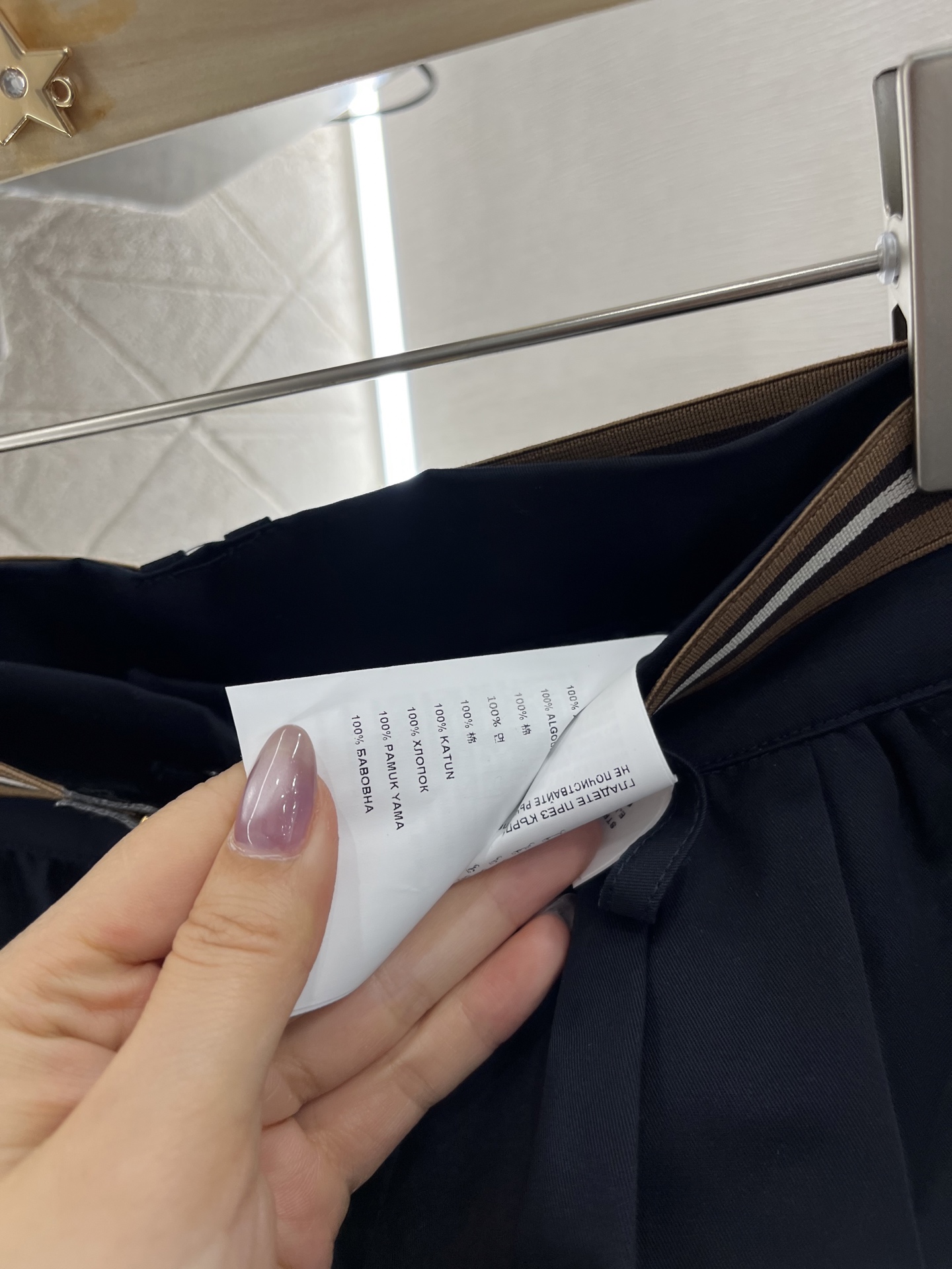 ♥Miumi*♥2025新品上架
     阔腿腰带西装裤
定制YB斜纹全棉材质 工艺处理 质感光泽 穿