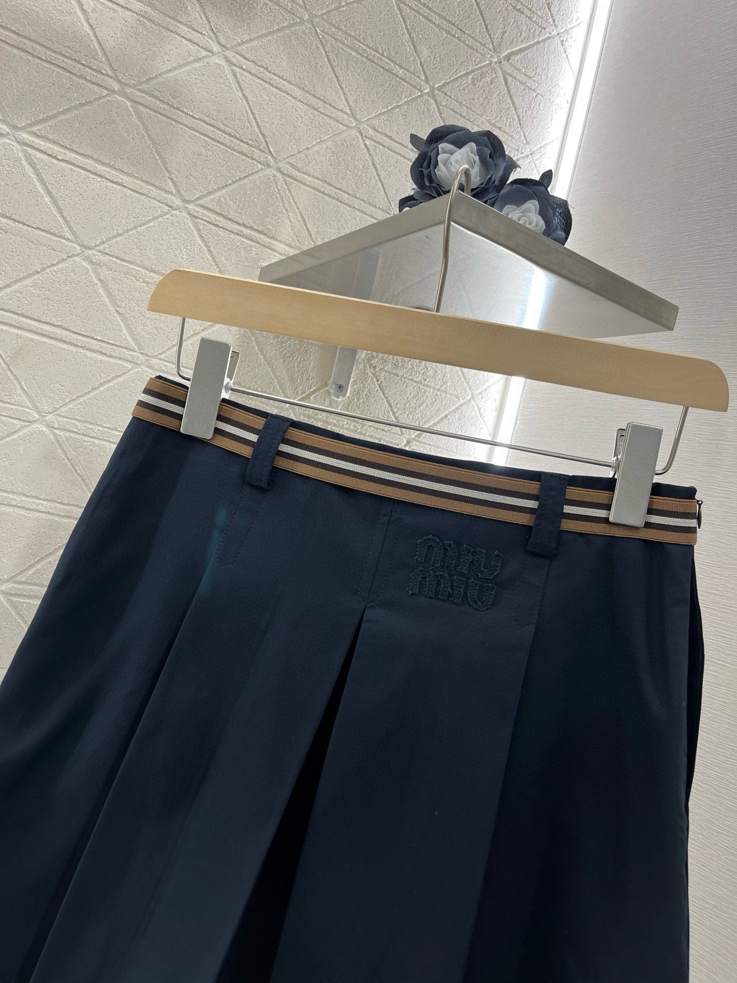 ♥Miumi*♥2025新品上架
  复古口袋夹克百褶裙套装
定制YB斜纹全棉材质 工装处理 质感光泽 