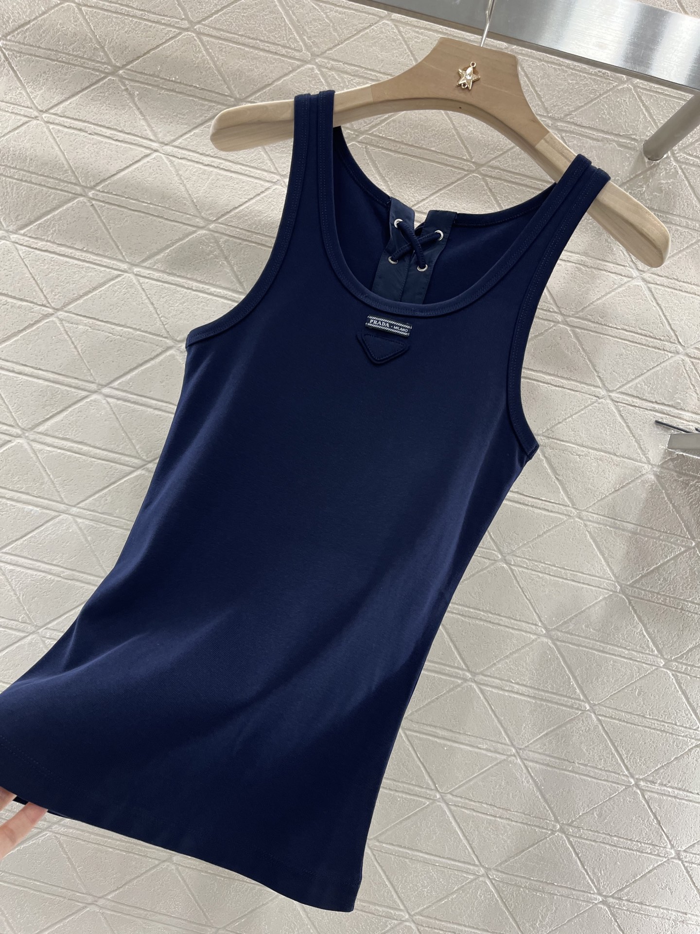 ♥Prad*♥2025新品上架
     正反可穿全棉背心
定制YB原生全棉材质 质感高级舒适 全棉背心