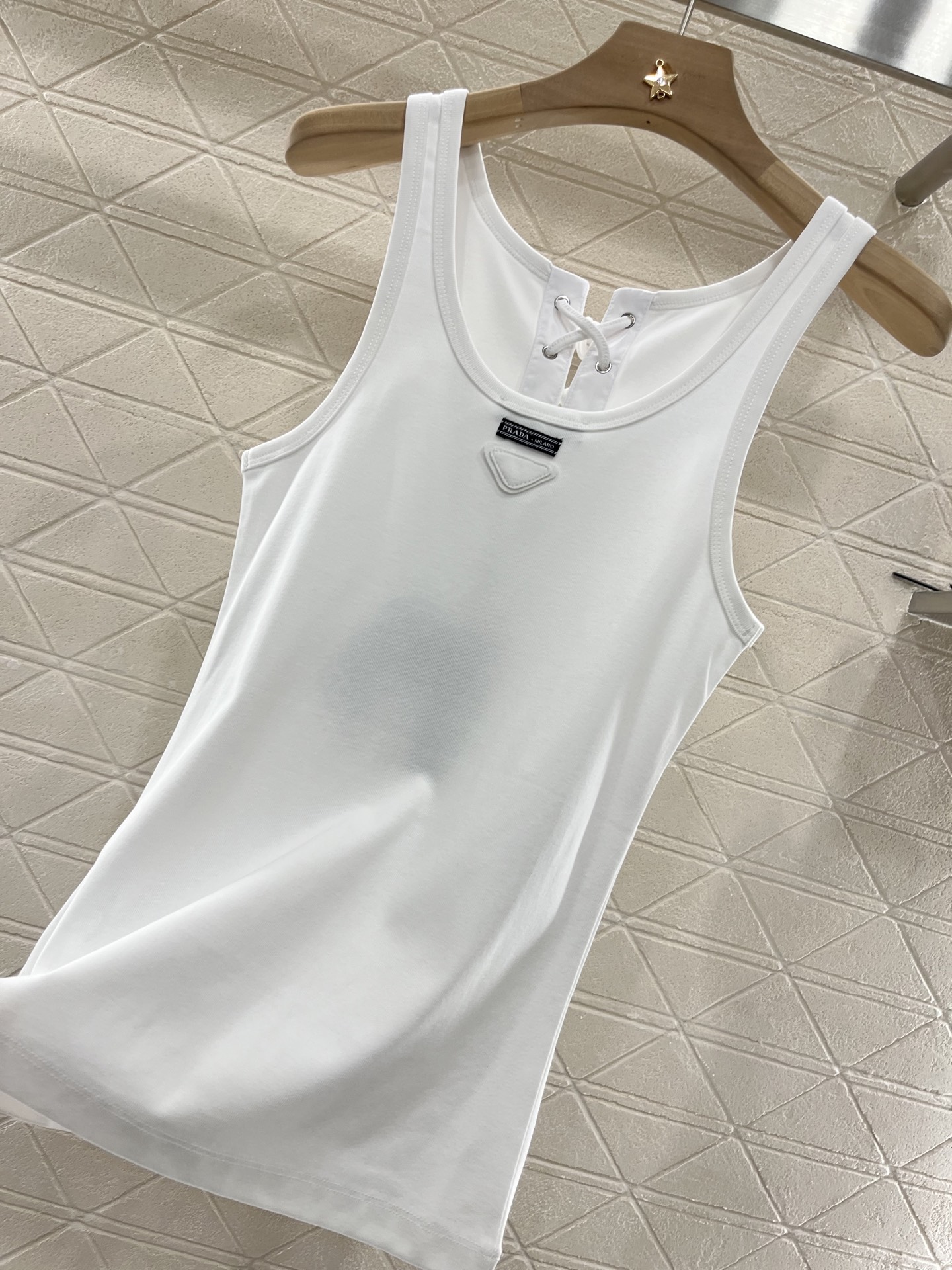 ♥Prad*♥2025新品上架
     正反可穿全棉背心
定制YB原生全棉材质 质感高级舒适 全棉背心