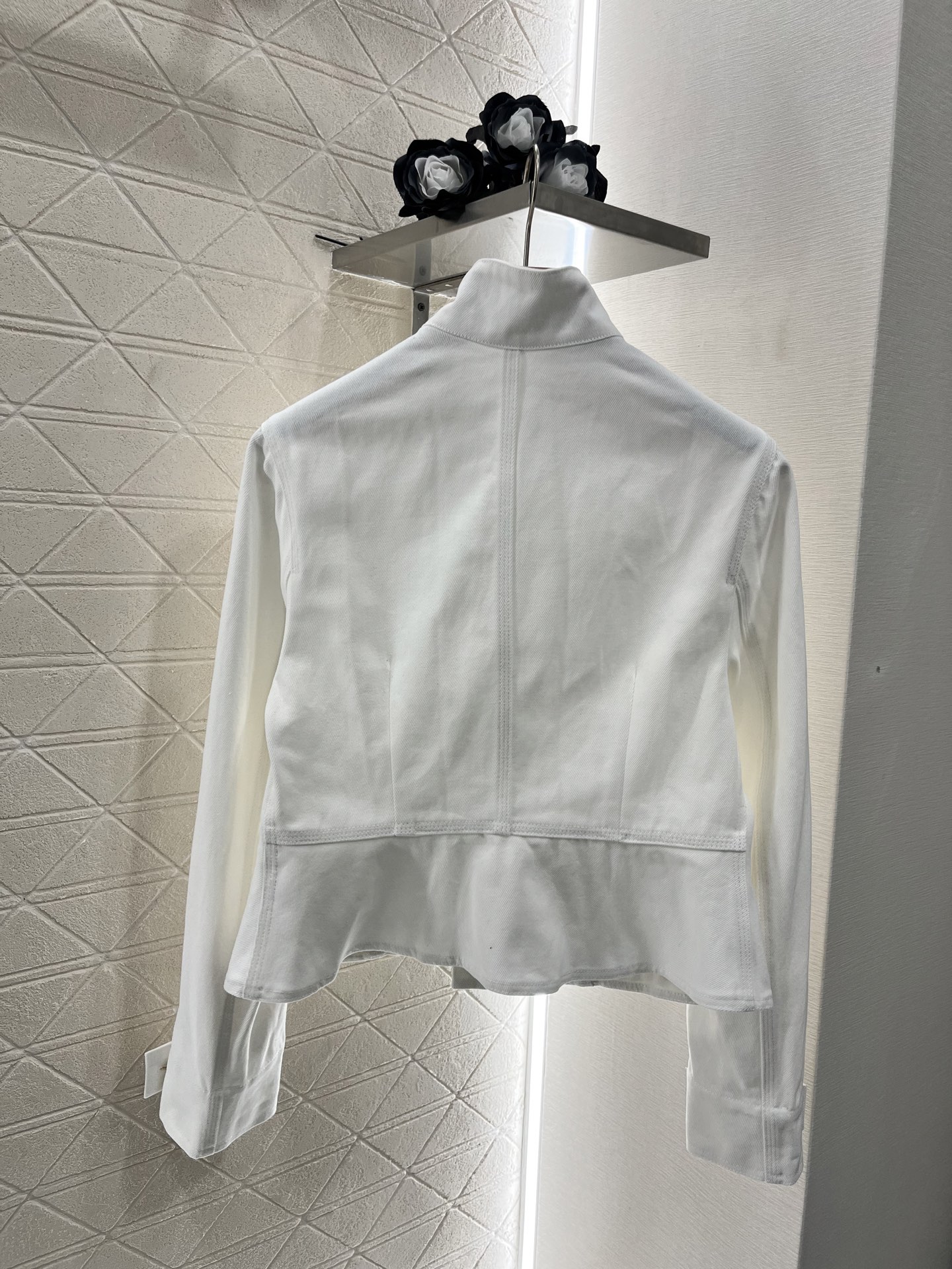 Fashion Forward: Customized Female Outfits with High-End Details - 图片 2