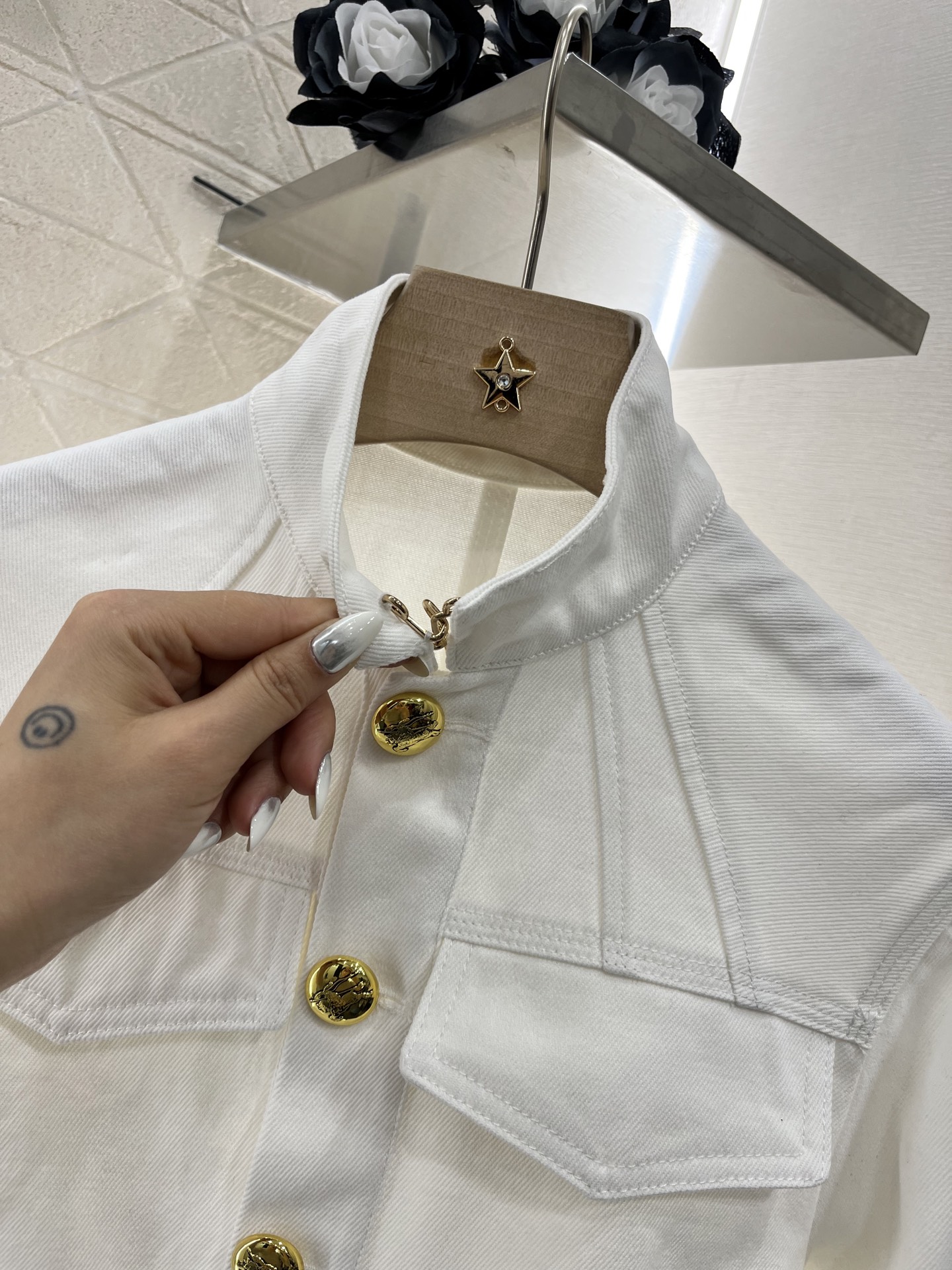Fashion Forward: Customized Female Outfits with High-End Details - 图片 3