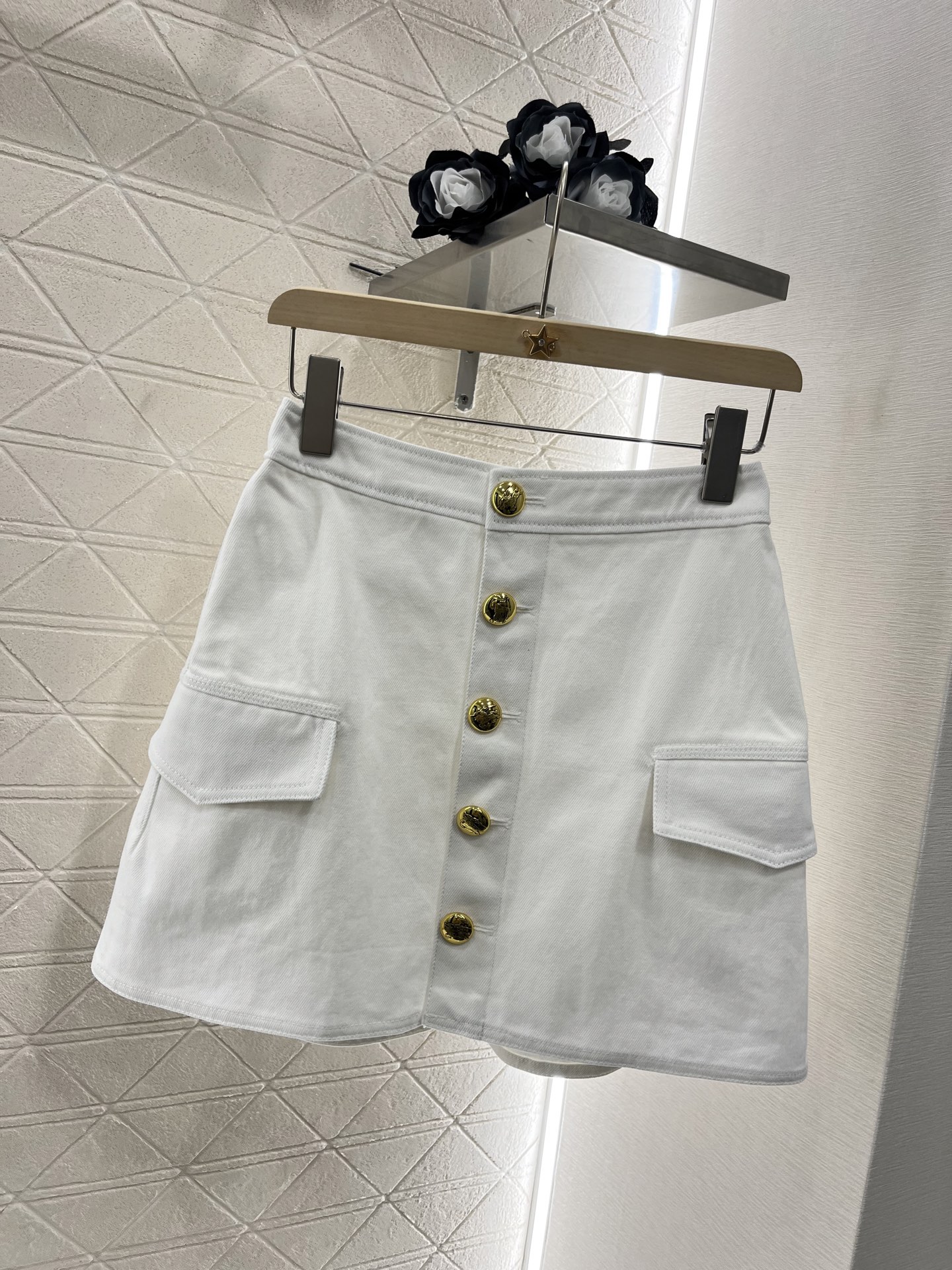Fashion Forward: Customized Female Outfits with High-End Details - 图片 7
