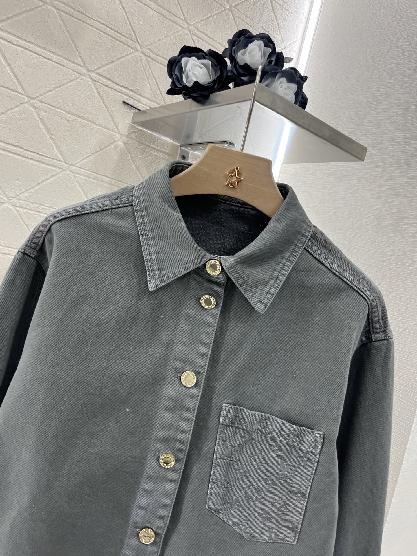 ♥Louis Vuitto*♥2025新品上架
    牛仔提花衬衣短裤套装
定制YB斜纹全棉牛仔材质 