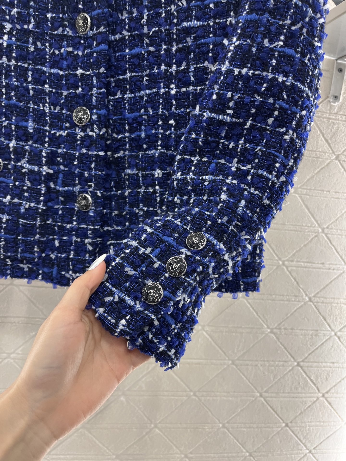 ♥Chane*♥2025新品上架
     编织银丝洋装外套
定制YB进口精仿羊毛呢材质 肌理明显 毛料