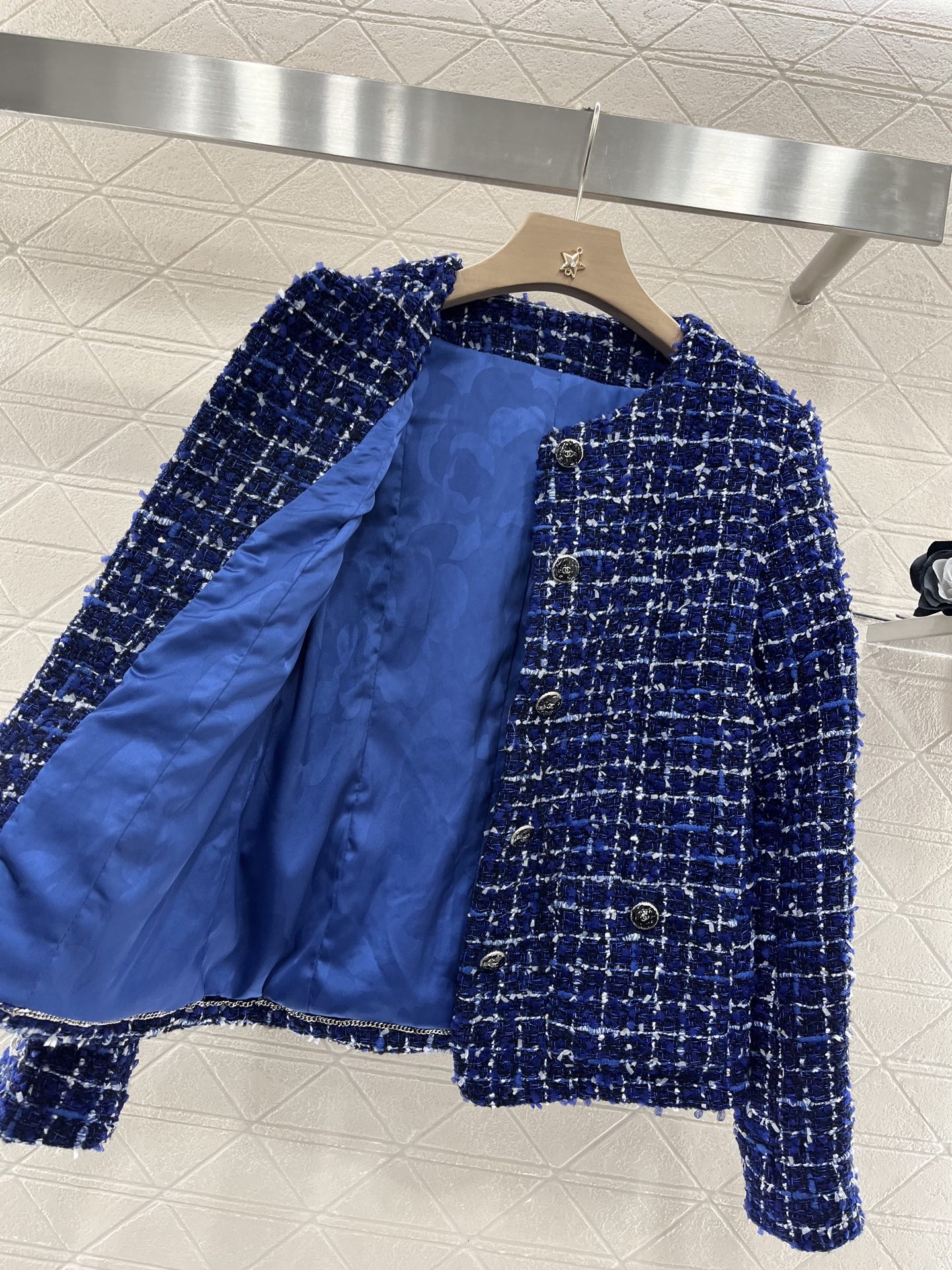 ♥Chane*♥2025新品上架
     编织银丝洋装外套
定制YB进口精仿羊毛呢材质 肌理明显 毛料