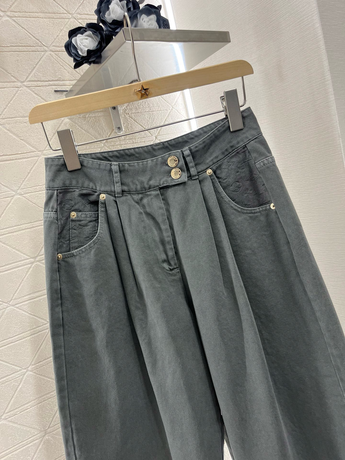 ♥Louis Vuitto*♥2025新品上架
    牛仔提花外套长裤套装
定制YB斜纹全棉牛仔材质 