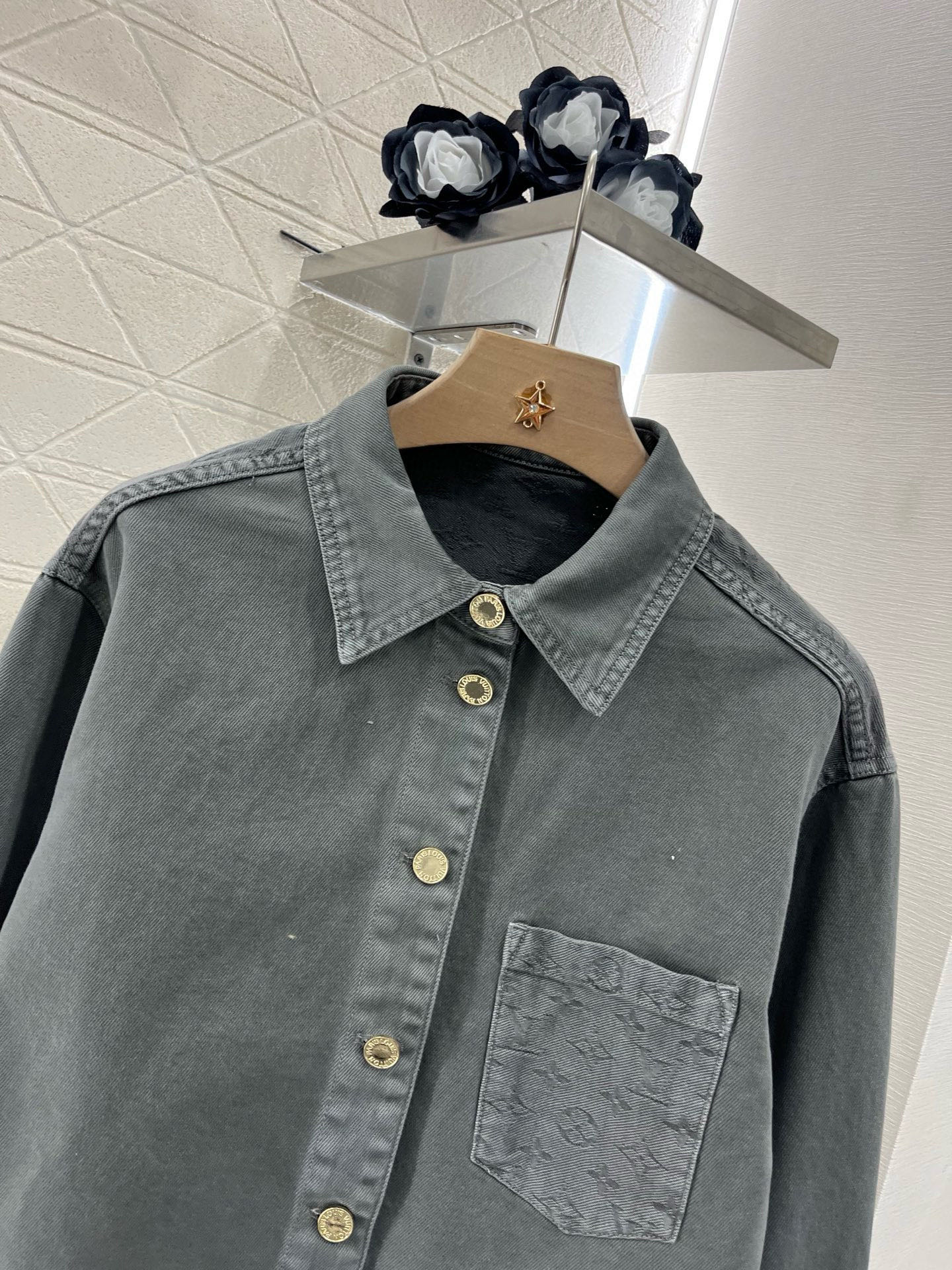 ♥Louis Vuitto*♥2025新品上架
    牛仔提花衬衣短裤套装
定制YB斜纹全棉牛仔材质 