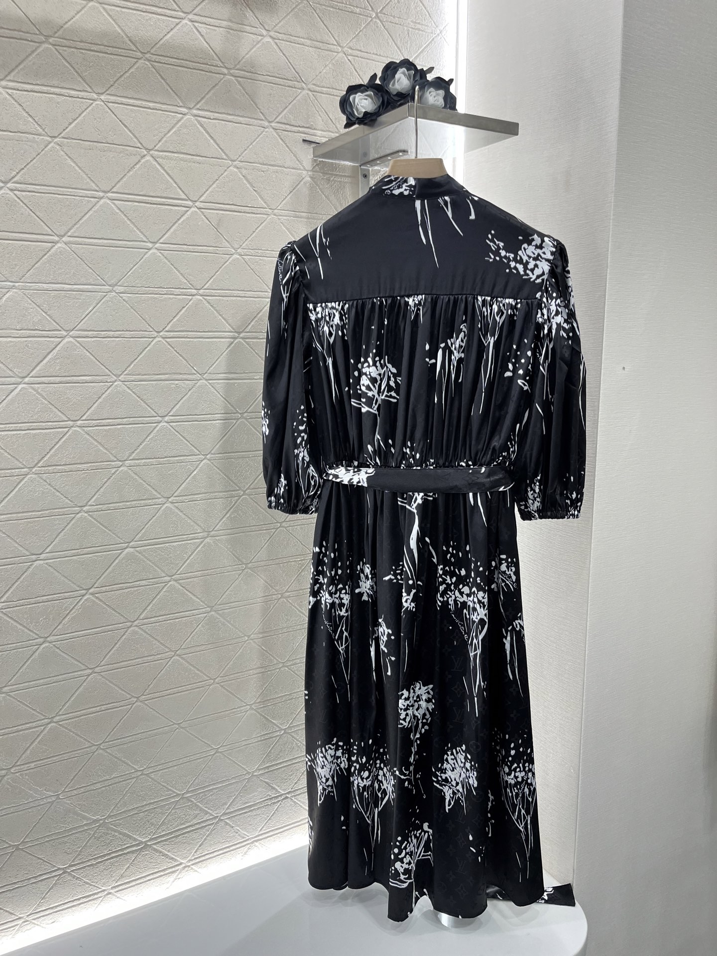♥Louis Vuitto*♥2025新品上架
      印花腰带衬衫裙
定制YB进口斜纹稠材质 透气