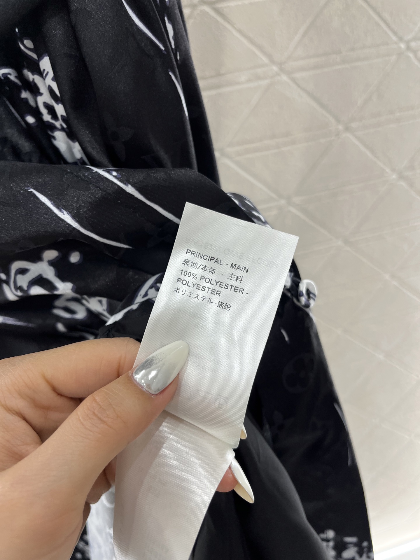 ♥Louis Vuitto*♥2025新品上架
      印花腰带衬衫裙
定制YB进口斜纹稠材质 透气