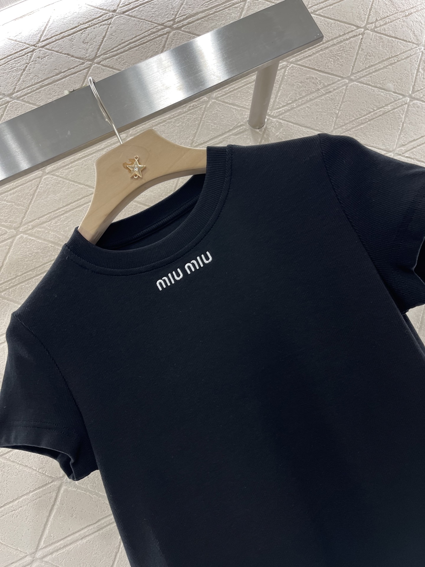 ♥Miumi*♥2025新品上架
       刺绣全棉𝑇𝑒𝑒
定制YB原生全棉材质 透气舒适 质感十足