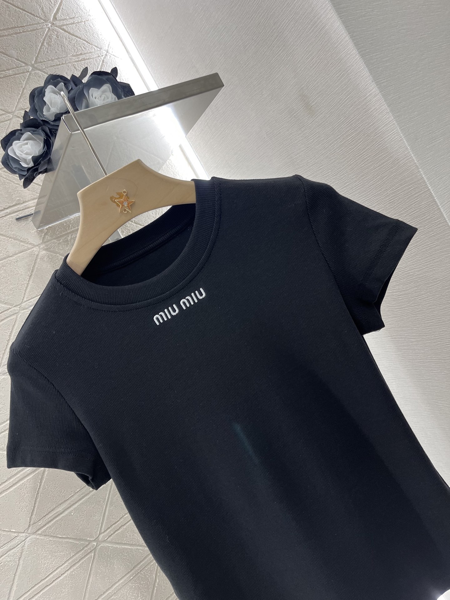 ♥Miumi*♥2025新品上架
       刺绣全棉𝑇𝑒𝑒
定制YB原生全棉材质 透气舒适 质感十足