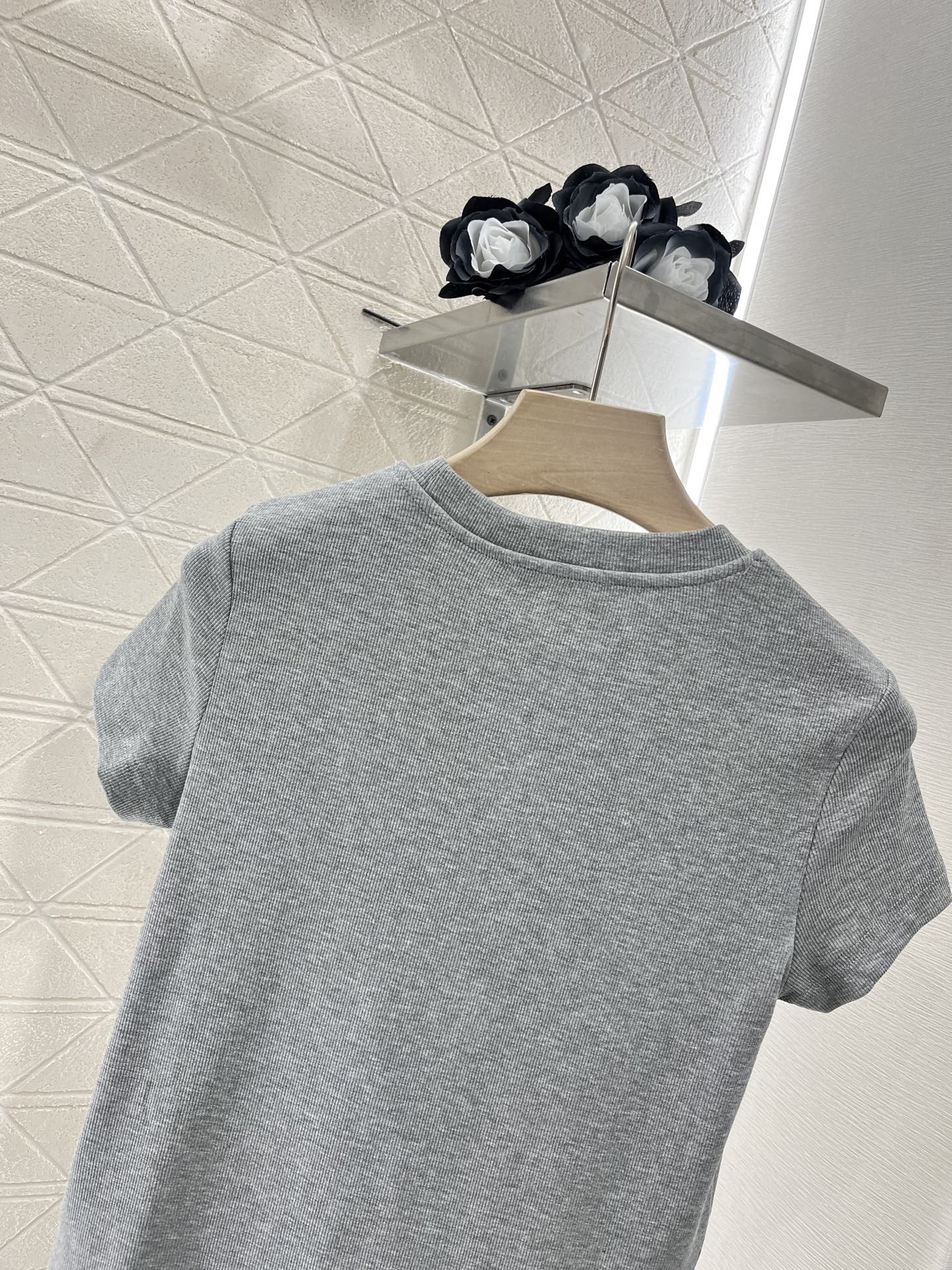 ♥Miumi*♥2025新品上架
       刺绣全棉𝑇𝑒𝑒
定制YB原生全棉材质 透气舒适 质感十足