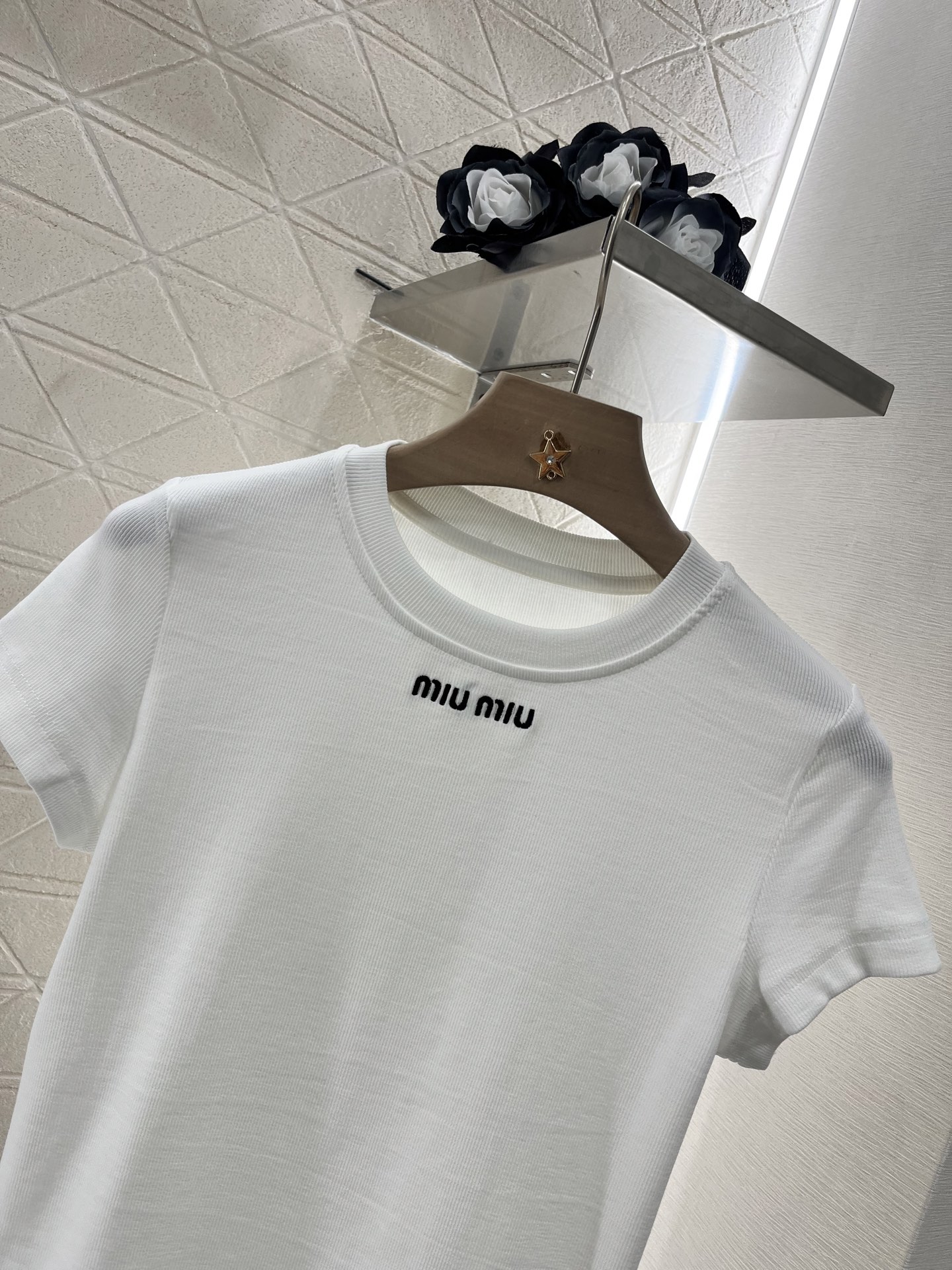 ♥Miumi*♥2025新品上架
       刺绣全棉𝑇𝑒𝑒
定制YB原生全棉材质 透气舒适 质感十足