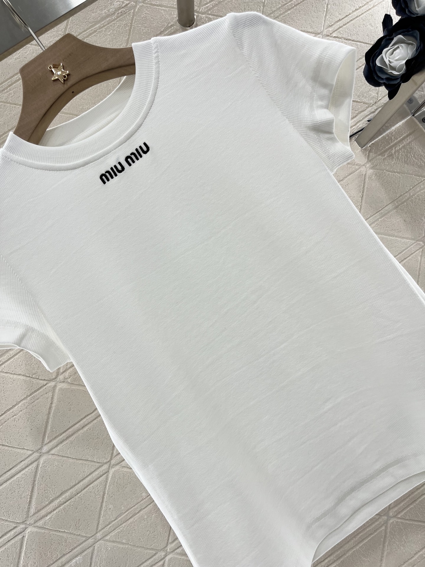 ♥Miumi*♥2025新品上架
       刺绣全棉𝑇𝑒𝑒
定制YB原生全棉材质 透气舒适 质感十足