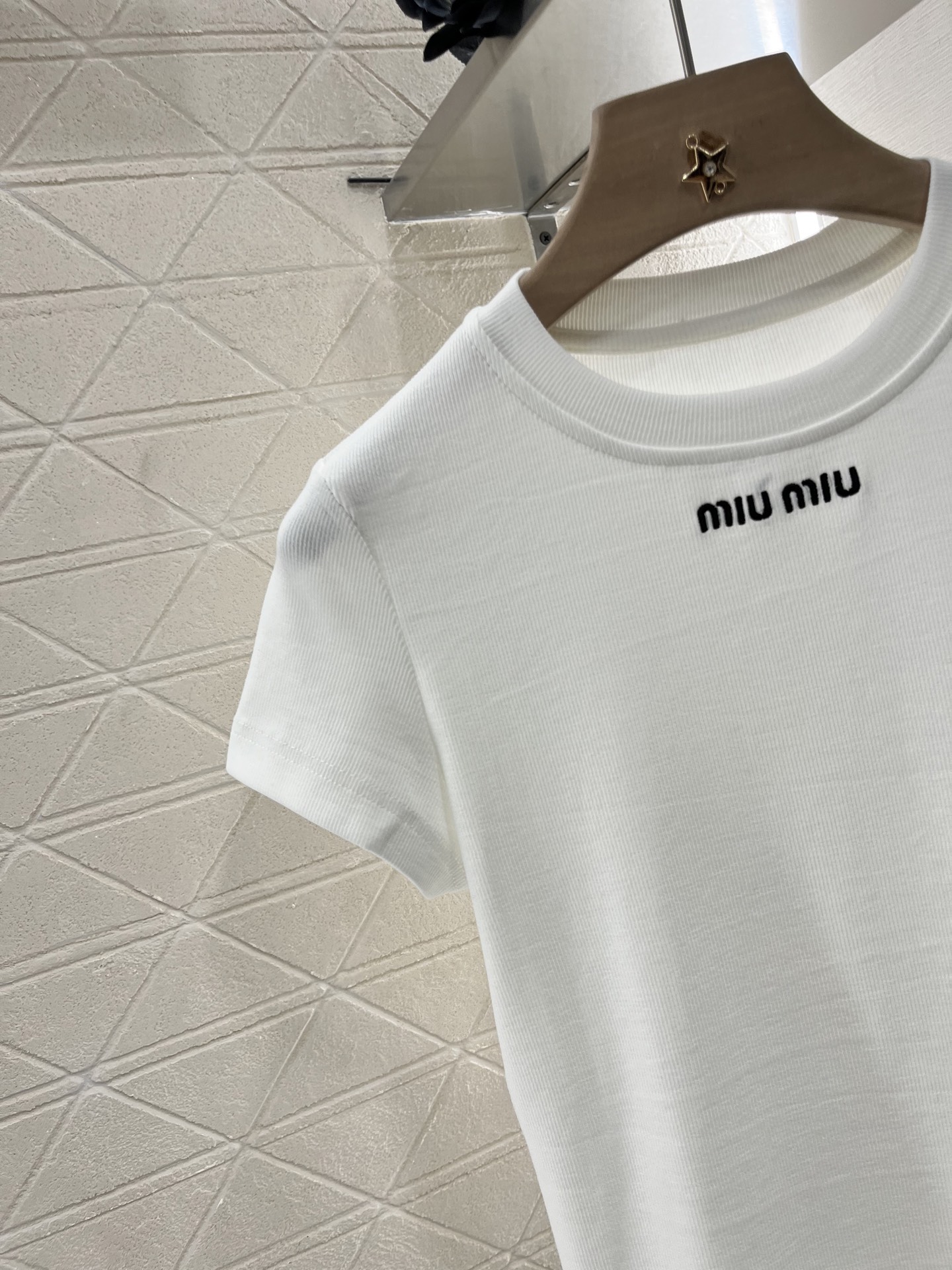 ♥Miumi*♥2025新品上架
       刺绣全棉𝑇𝑒𝑒
定制YB原生全棉材质 透气舒适 质感十足
