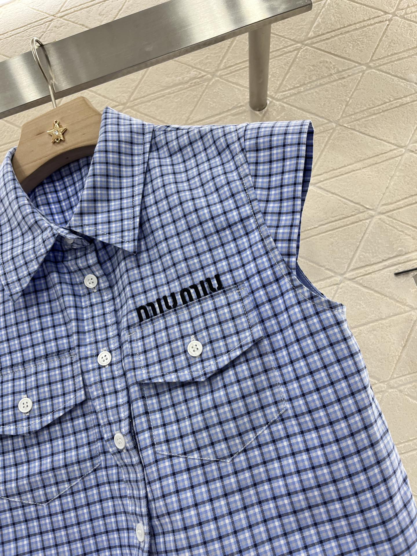♥Miumi*♥2025新品上架
    格纹衬衫中长半裙套装
定制YB斜纹全棉材质 柔软亲肤 舒适不易