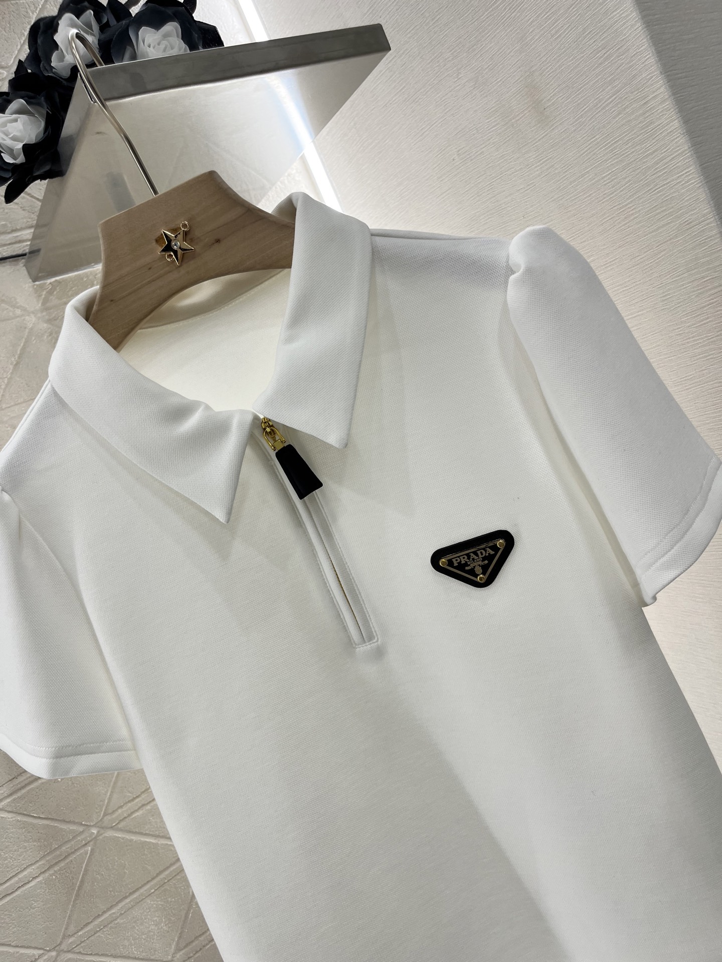 ♥Prad*♥2025新品上架
  翻领上衣抽绳短裙套装
定制YB斜纹全棉材质 舒适软糯 穿搭洋气 翻领