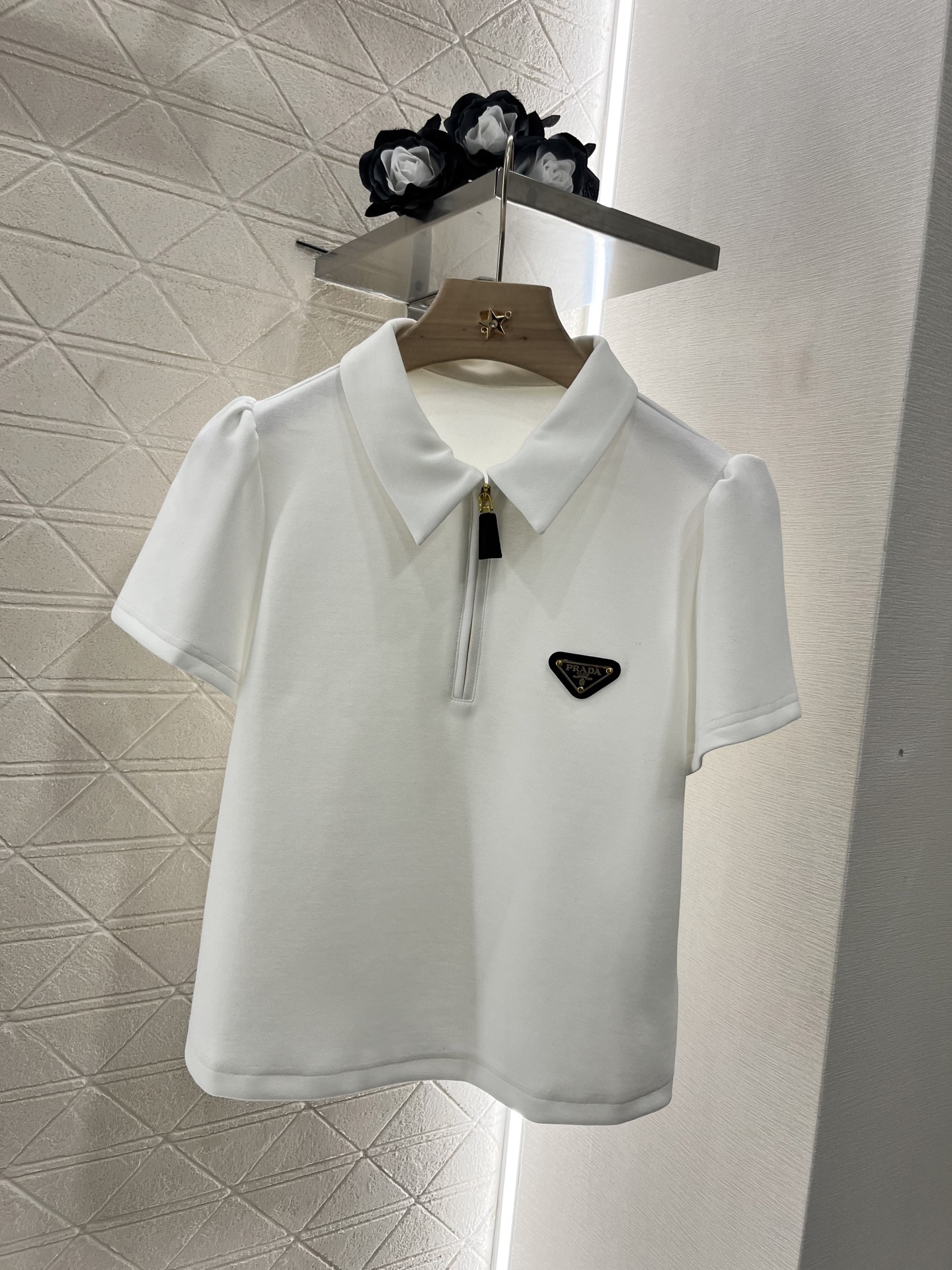 ♥Prad*♥2025新品上架
  翻领上衣抽绳短裙套装
定制YB斜纹全棉材质 舒适软糯 穿搭洋气 翻领