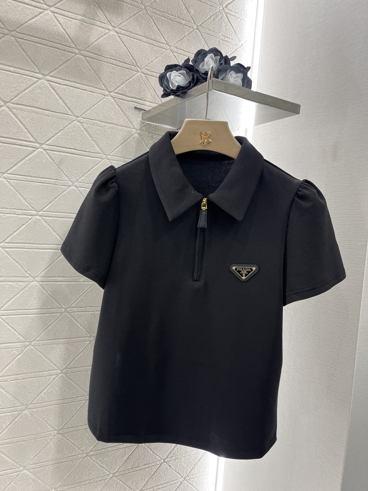 ♥Prad*♥2025新品上架
  翻领上衣抽绳短裙套装
定制YB斜纹全棉材质 舒适软糯 穿搭洋气 翻领
