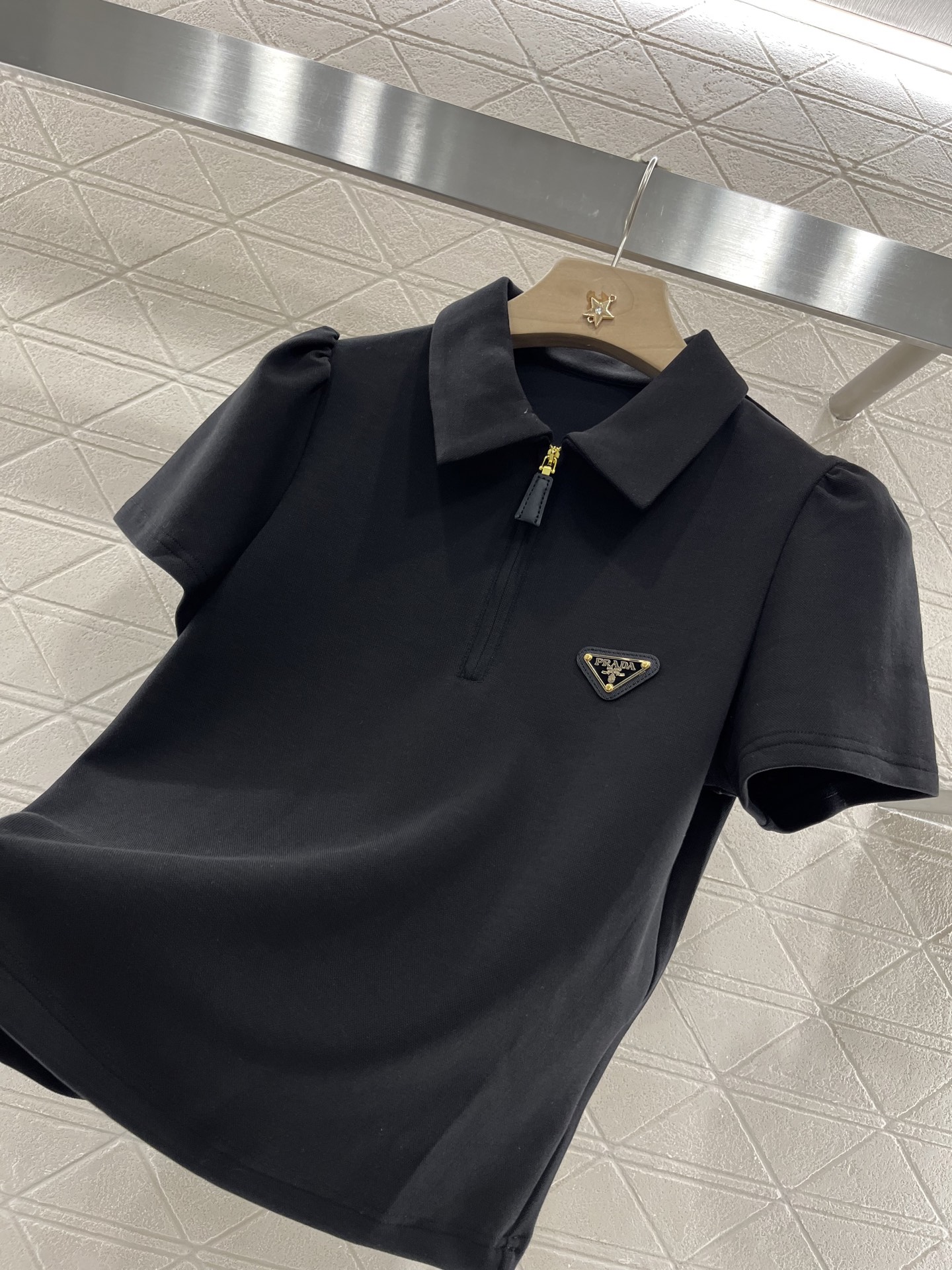 ♥Prad*♥2025新品上架
  翻领上衣抽绳短裙套装
定制YB斜纹全棉材质 舒适软糯 穿搭洋气 翻领
