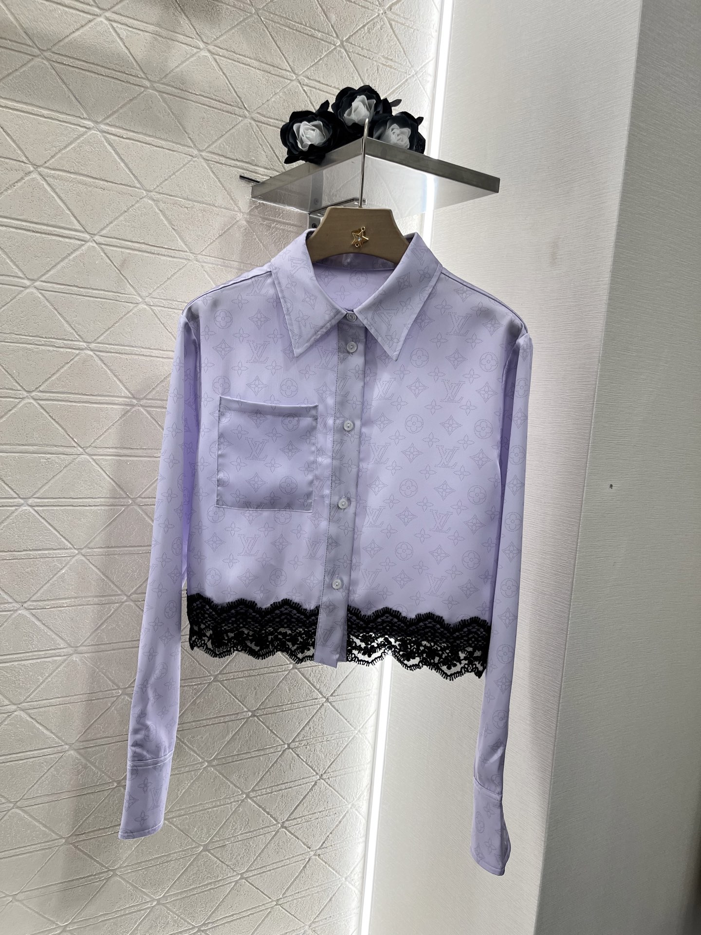 ♥Louis Vuitto*♥2025新品上架
     蕾丝印花上衣长裤套装
定制YB进口斜纹稠材质 