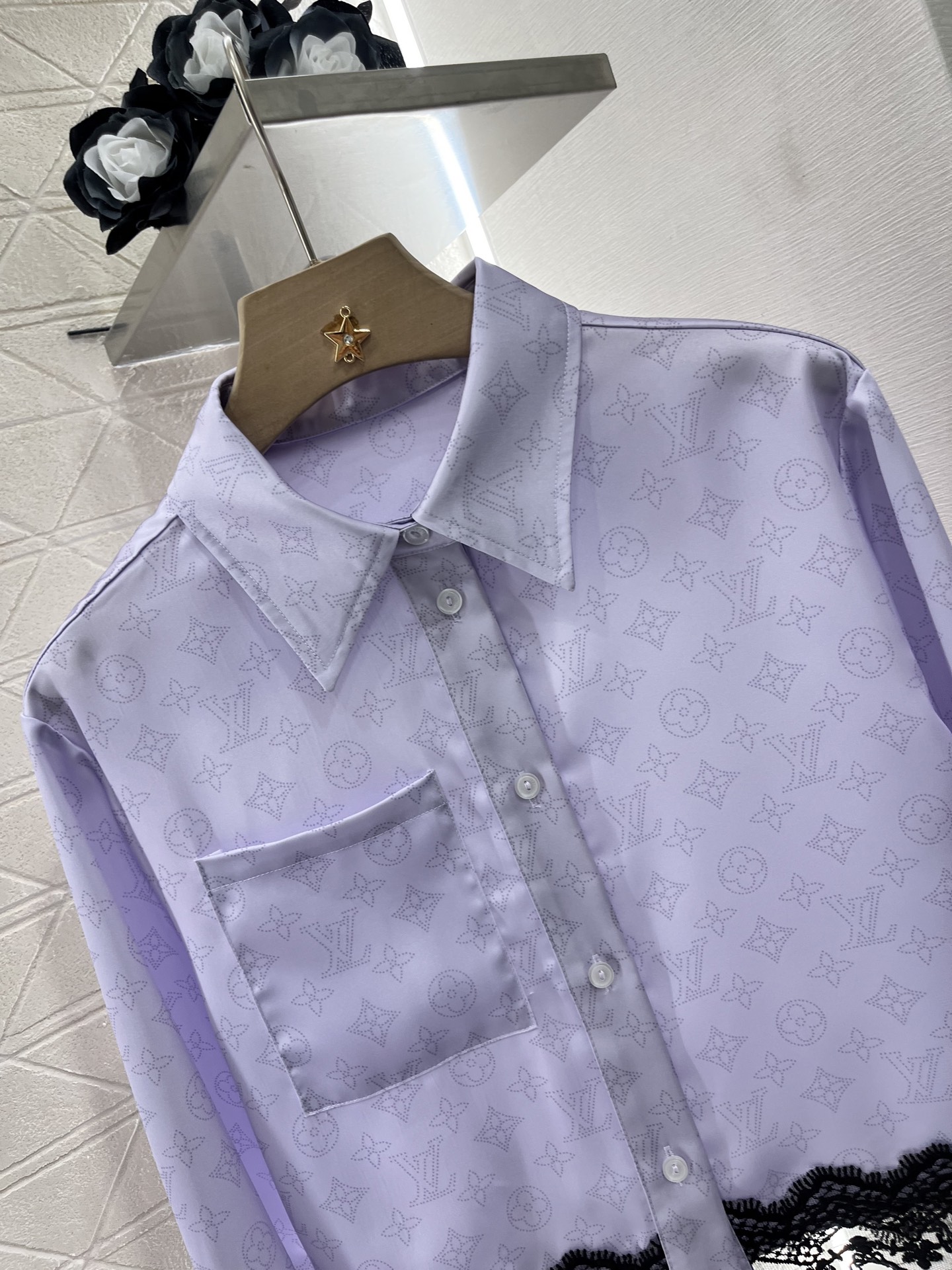 ♥Louis Vuitto*♥2025新品上架
     蕾丝印花上衣长裤套装
定制YB进口斜纹稠材质 