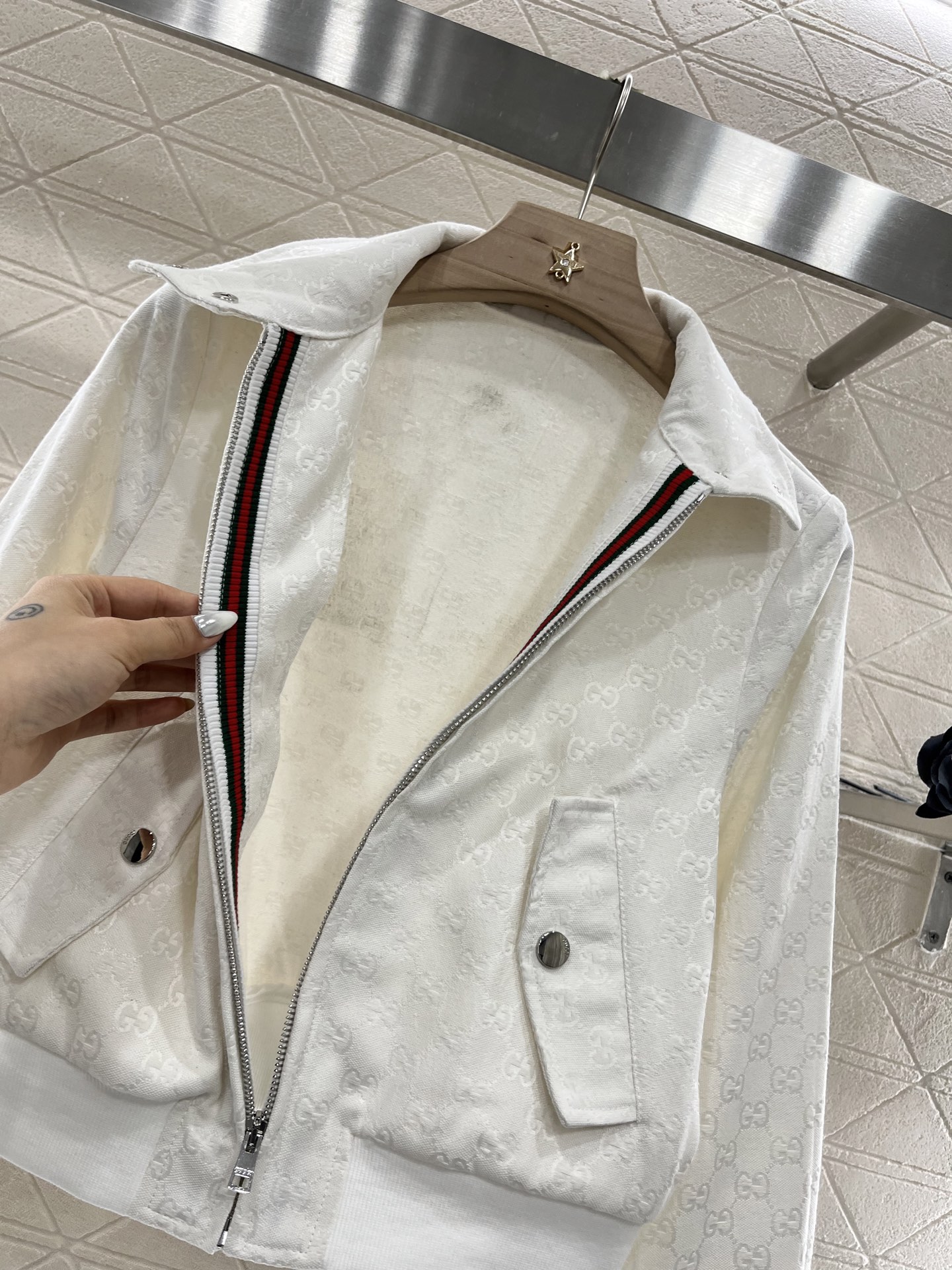 ♥Gucc*♥2025新品上架
 提花夹克外套长裤套装
定制YB进口提花材质 质感高级 品相十足 夹克外
