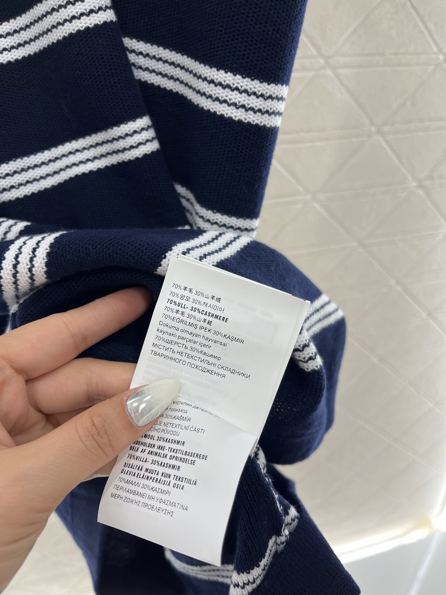 ♥Miumi*♥ 2024新品上架
    条纹针织连衣裙
定制YB羊毛纱线织造 质感高级 舒适细腻 条