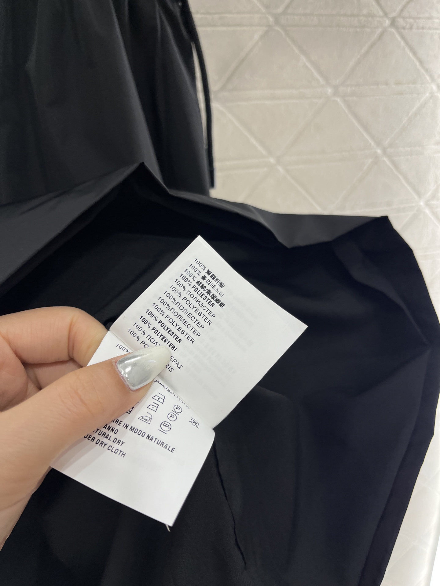 ♥Prad*♥2025新品上架
    抽绳收腰连衣裙
定制YB进口环保再生尼龙材质 质感光泽 挺括有型