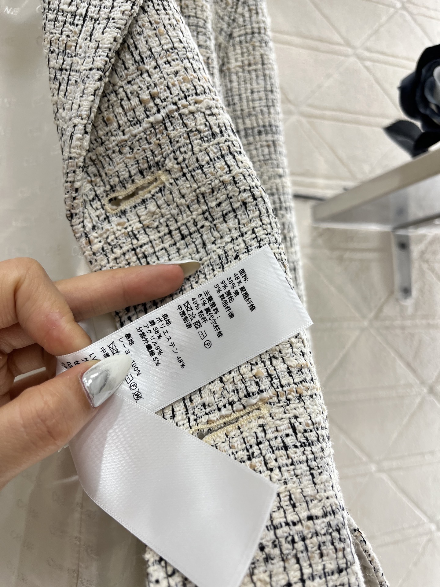 ♥Celin*♥2025新品上架
  粗花呢翻领洋装外套
定制YB进口粗纺毛呢材质 肌理明显 质感上乘 