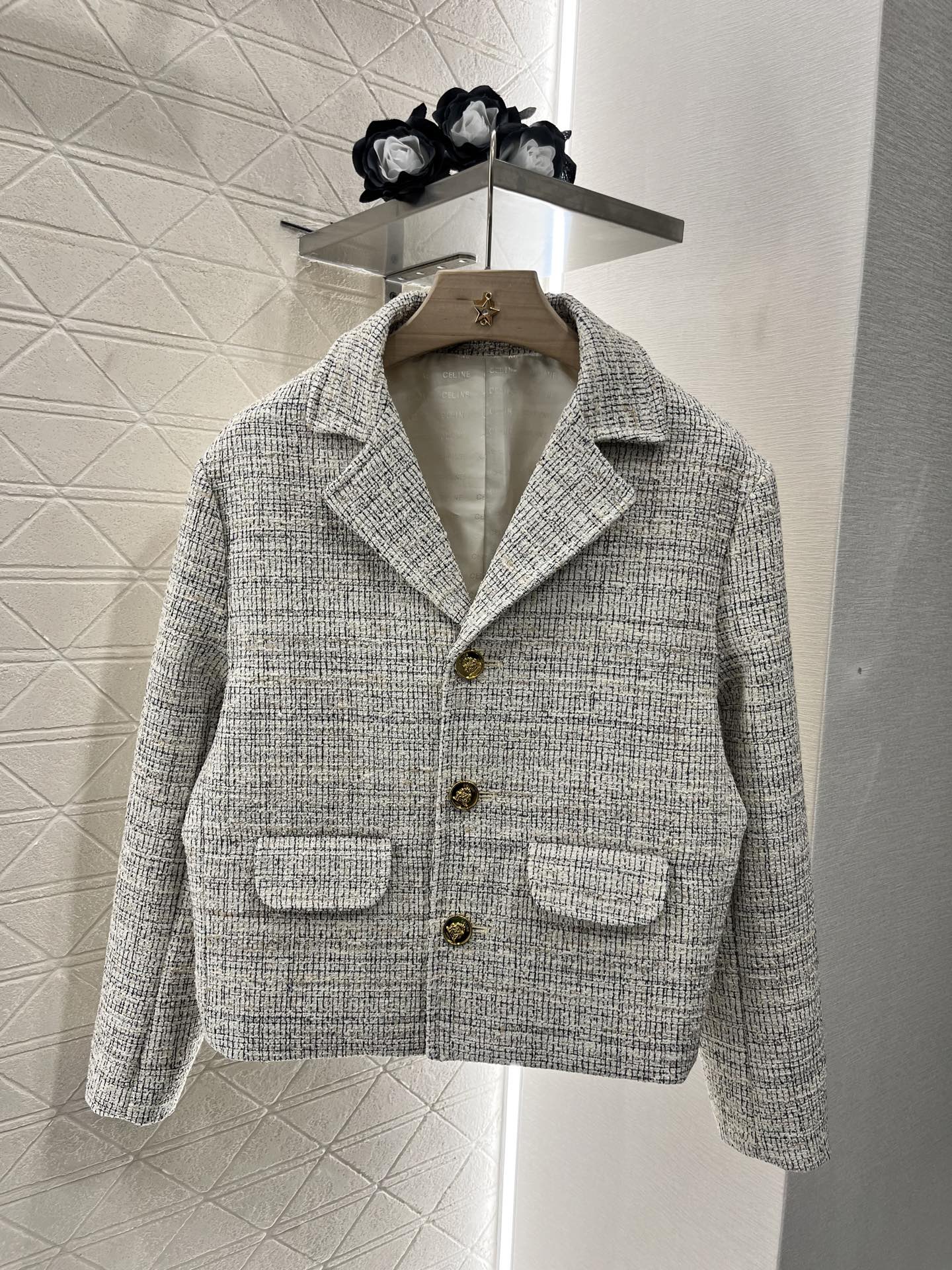 ♥Celin*♥2025新品上架
  粗花呢翻领洋装外套
定制YB进口粗纺毛呢材质 肌理明显 质感上乘 