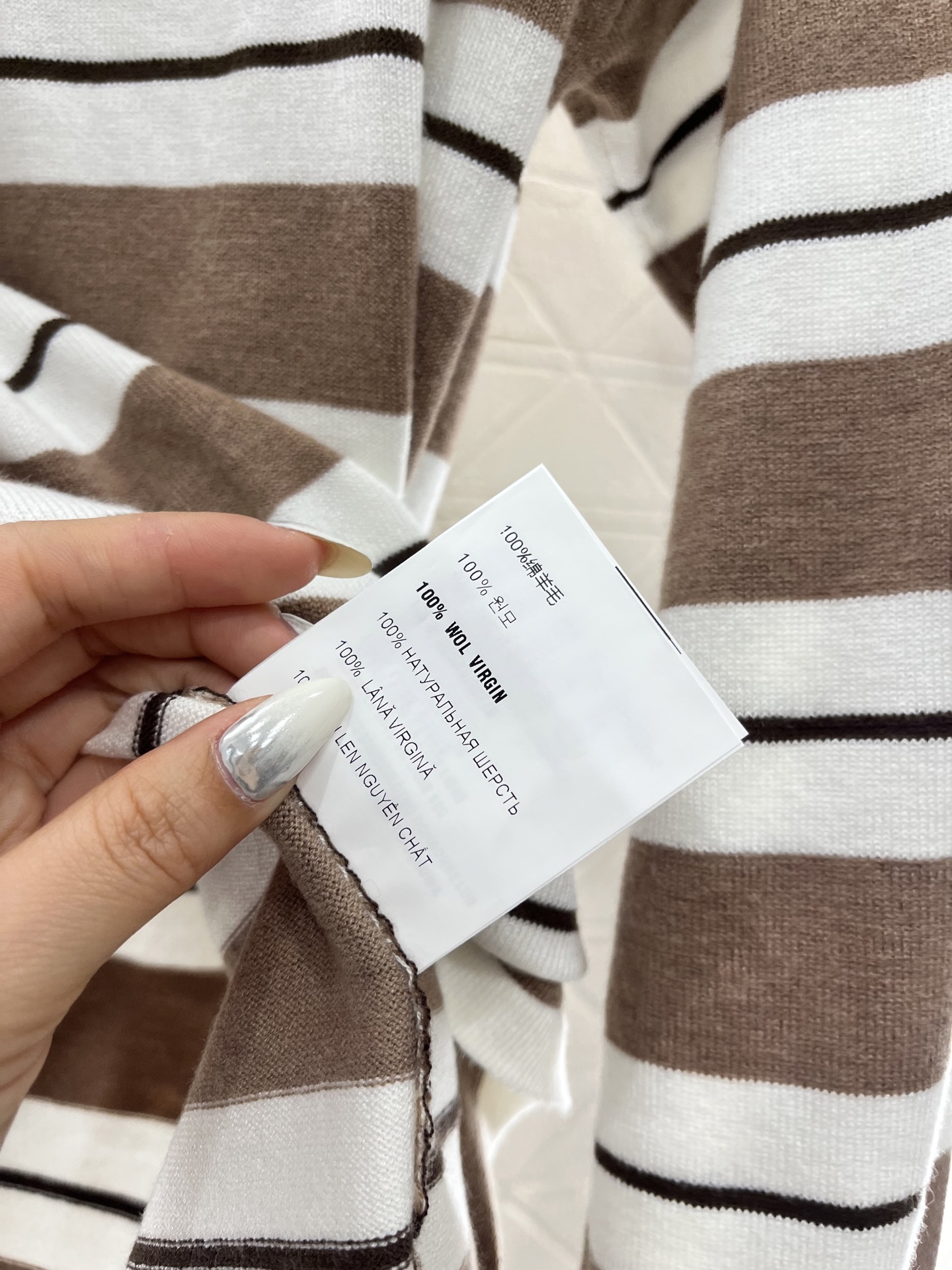♥Mimi*♥2025新品上架
     条纹针织长袖上衣
定制YB羊毛纱线织造 弹力舒适 质感十足 宽