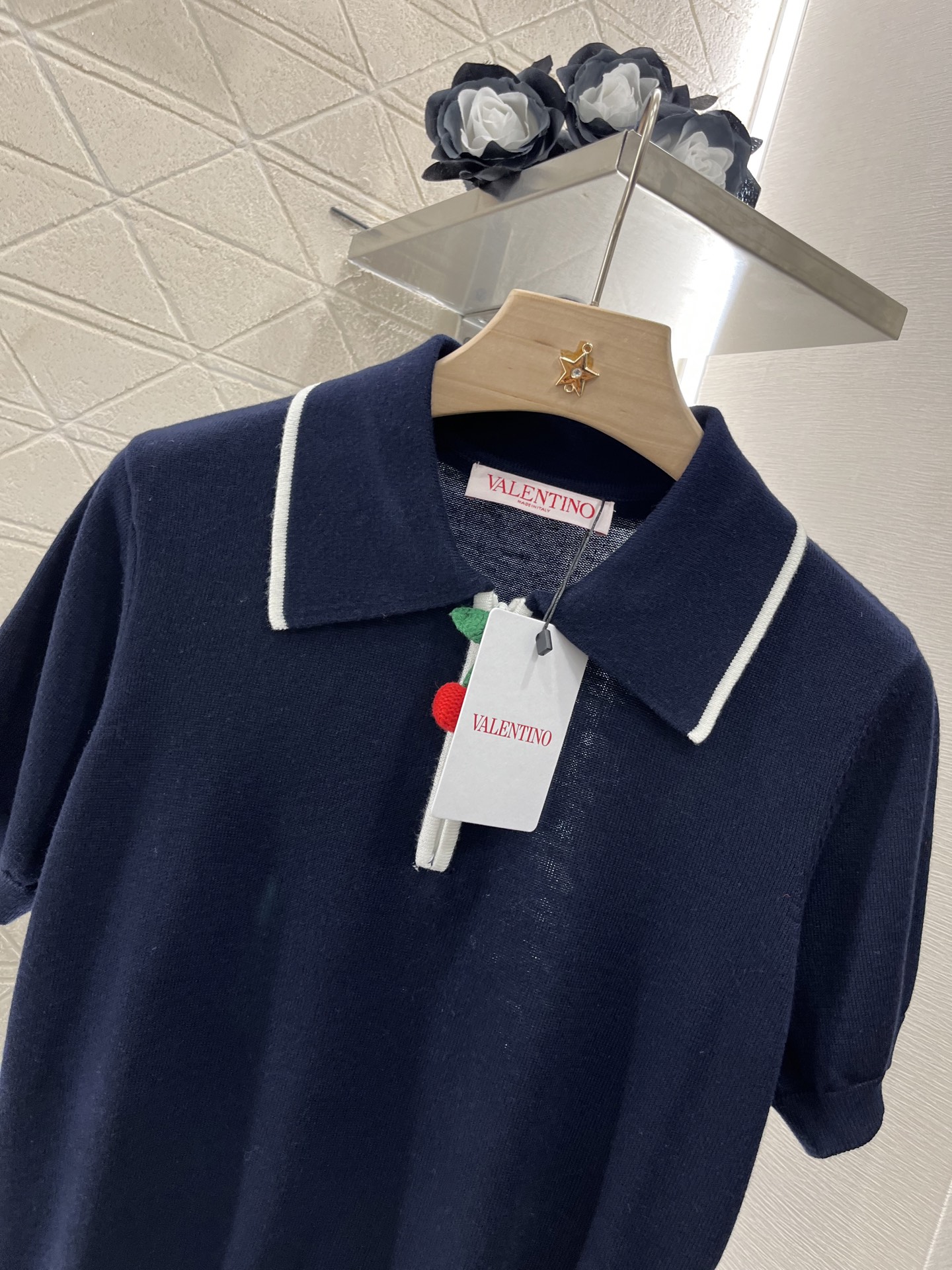 ♥Valentin*♥2025新品上架
     翻领𝑃𝑜𝑙𝑜樱桃上衣
定制YB羊毛纱线织造 舒适软糯 