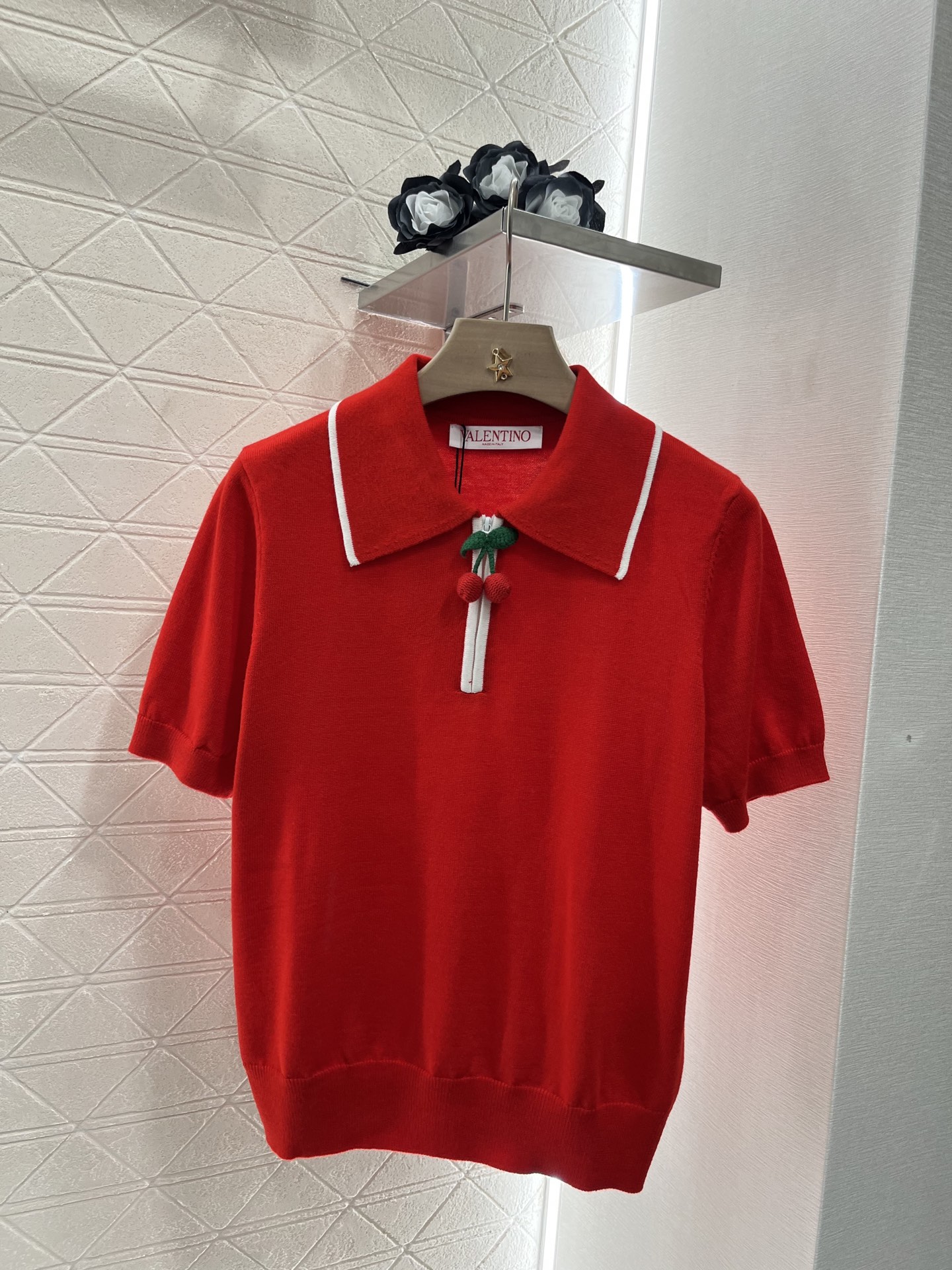 ♥Valentin*♥2025新品上架
     翻领𝑃𝑜𝑙𝑜樱桃上衣
定制YB羊毛纱线织造 舒适软糯 