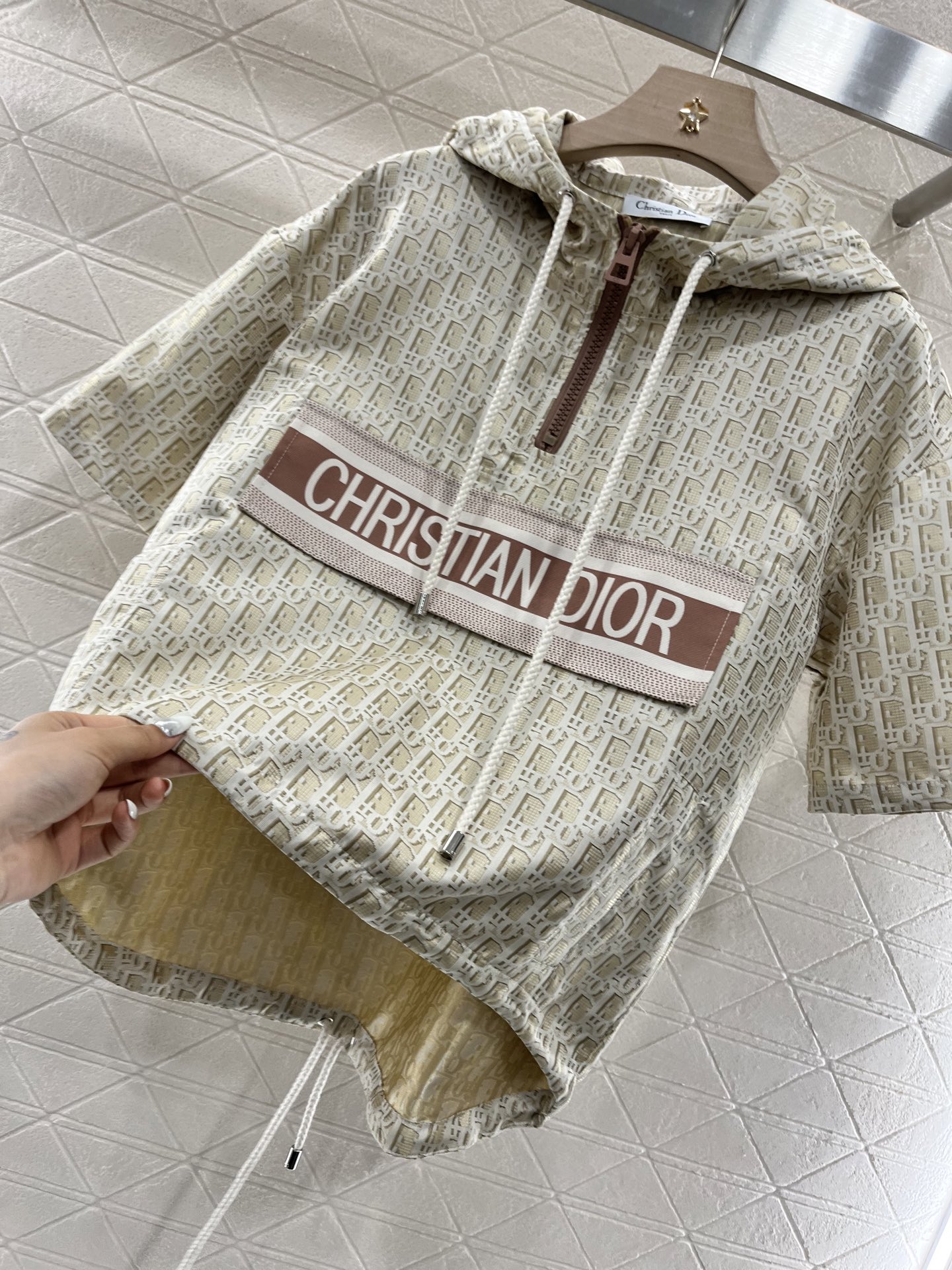 ♥Dio*♥2025新品上架
  提花连帽上衣短裤套装
定制YB进口提花材质 质感高级 立挺有型 连帽抽