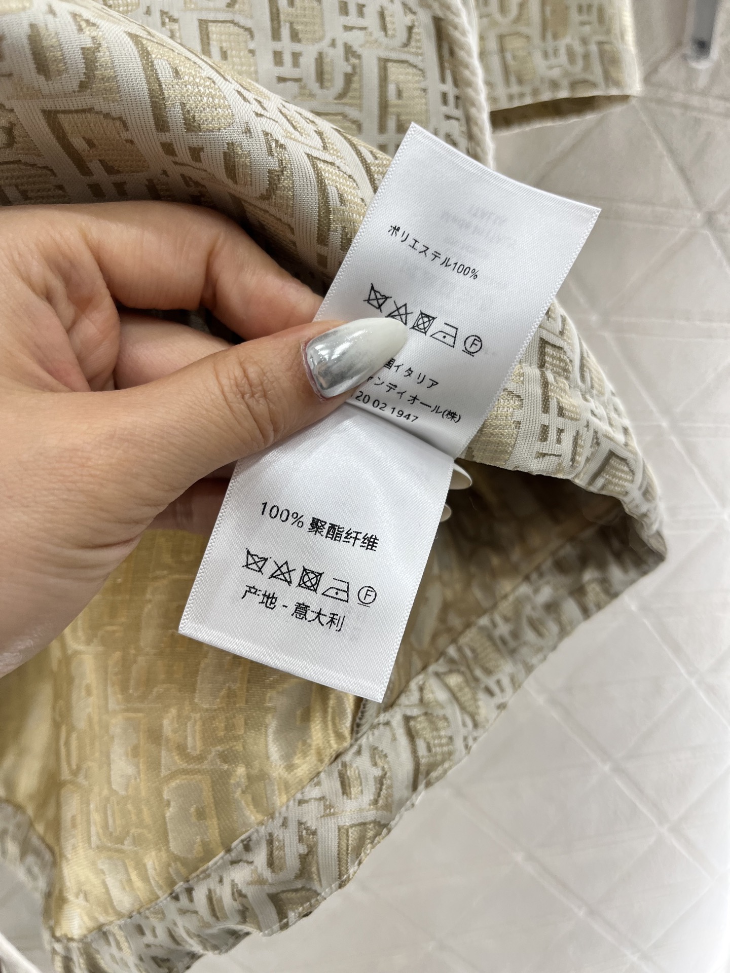 ♥Dio*♥2025新品上架
  提花连帽上衣短裤套装
定制YB进口提花材质 质感高级 立挺有型 连帽抽