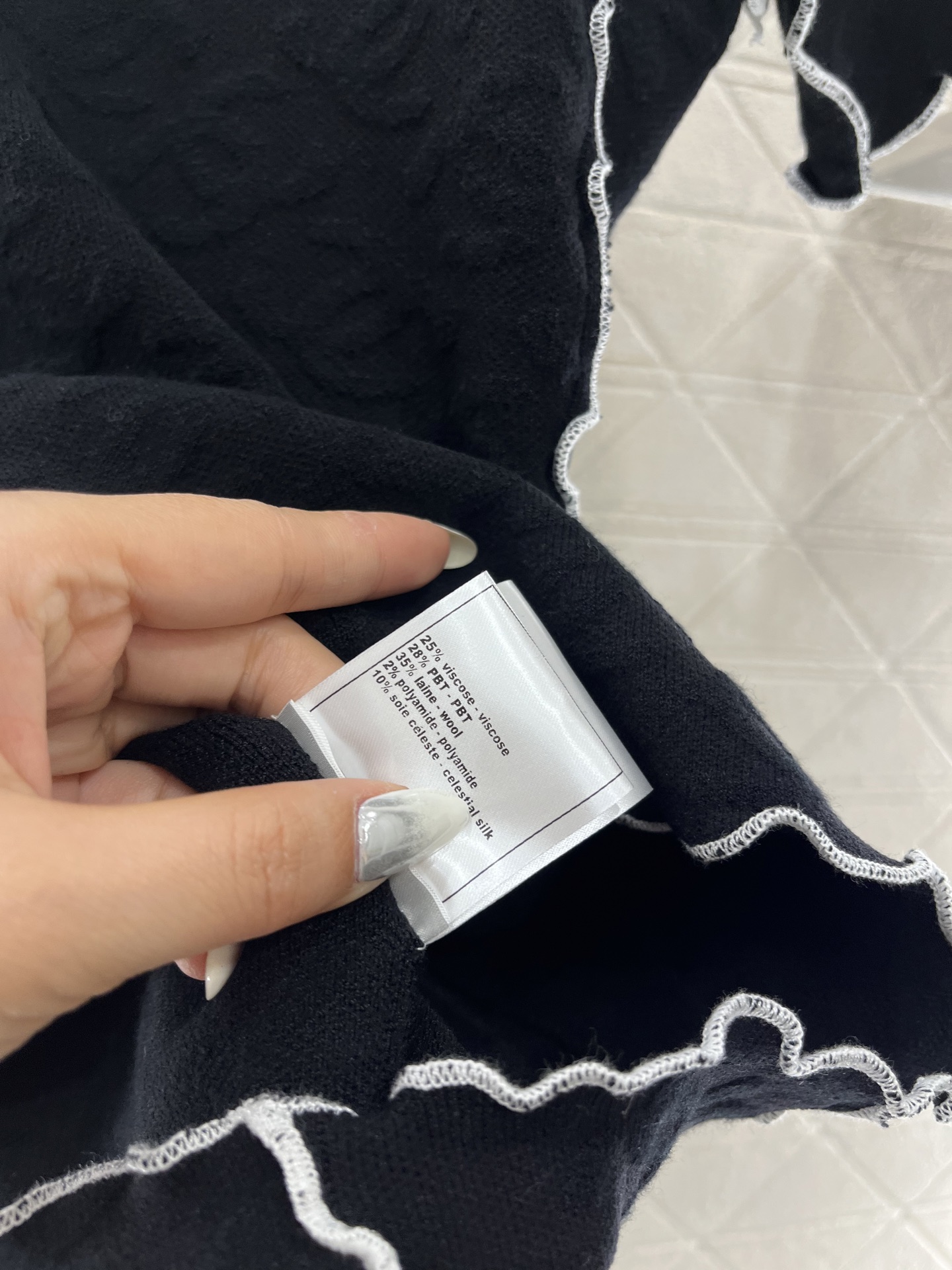 ♥Chane*♥2025新品上架
     立领花边修身短袖
定制YB进口纱线织造材 细腻肌理 柔软舒适