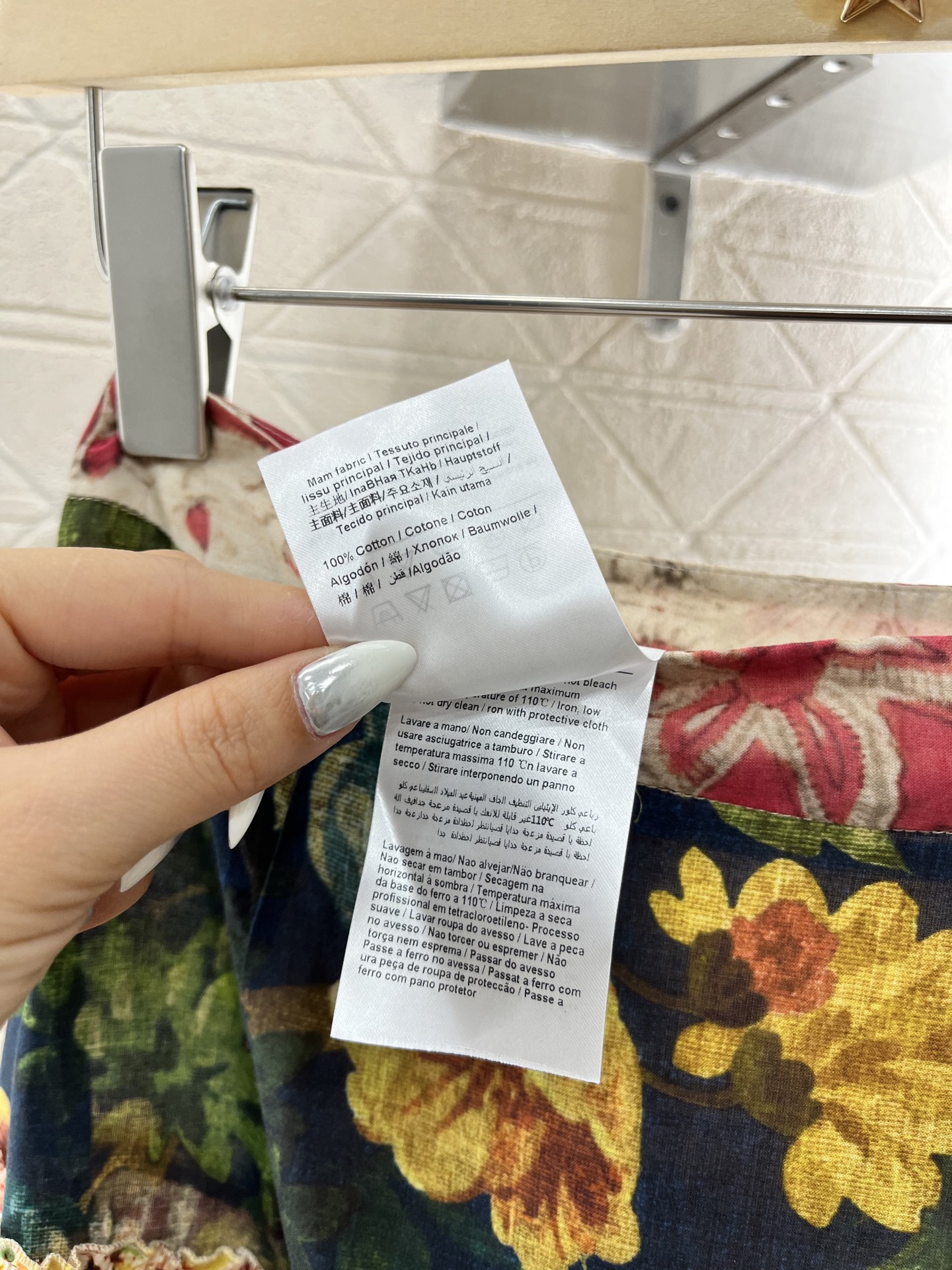 ♥Valentin*♥2025新品上架
 活性印花度假荷叶边半身裙
定制YB进口斜纹稠材质 光泽舒适 穿