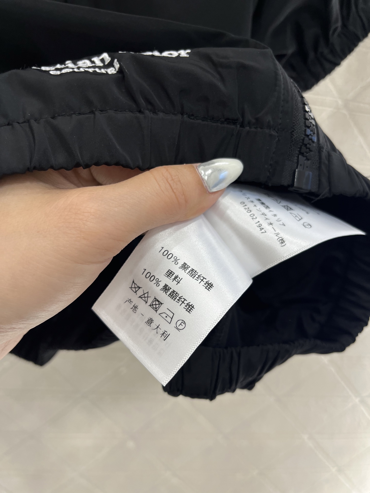 ♥Dio*♥ 2024新品上架
  连帽抽绳外套短裤套装
定制YB进口环保再生尼龙材质 舒适透气 光泽柔