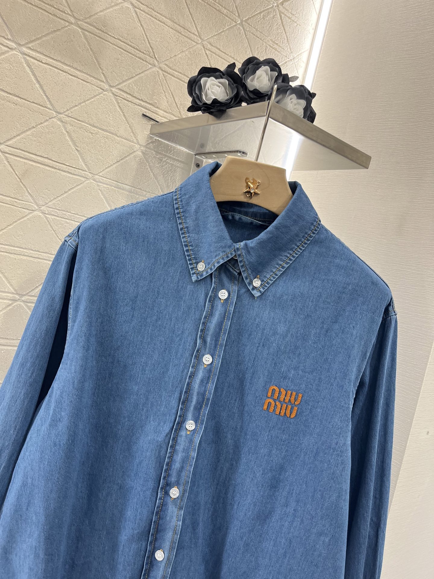 ♥Miumi*♥2025新品上架
 复古水洗衬衣压褶半裙套装
定制YB斜纹棉牛仔材质 质感十足 水洗做旧