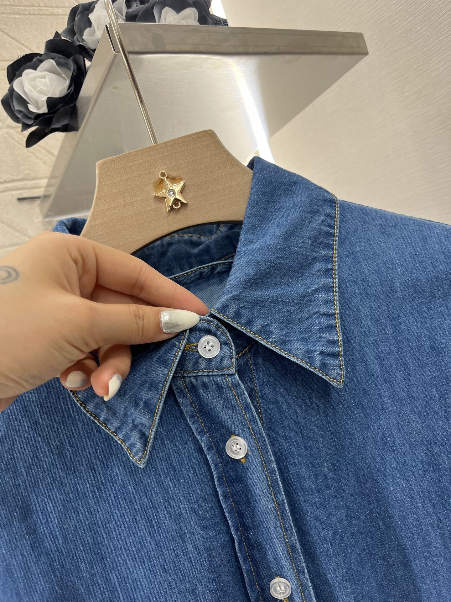 ♥Miumi*♥2025新品上架
     腰带牛仔连衣裙 
定制YB斜纹棉牛仔材质 酵素水洗 呈现复古