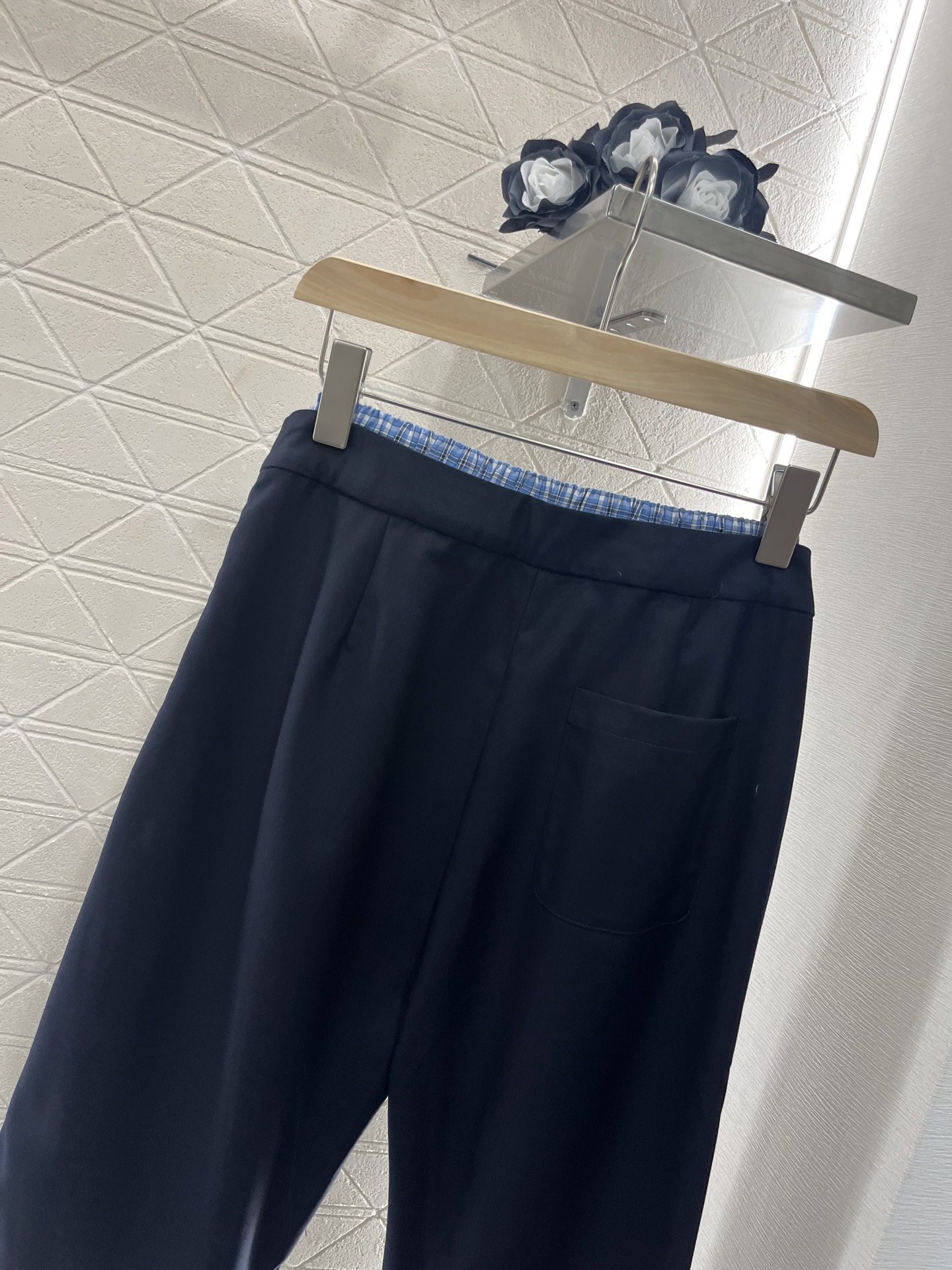 ♥Miumi*♥2025新品上架
   格子拼接西装直筒长裤
定制YB进口棉涤西裤材质 质感光泽十足 垂