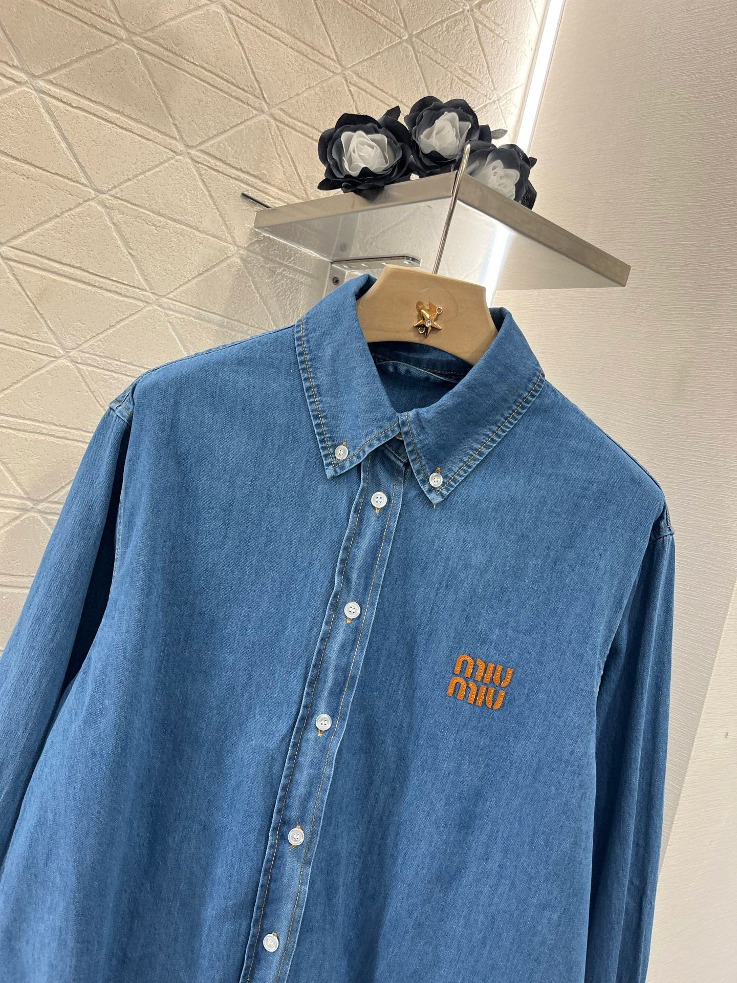 ♥Miumi*♥2025新品上架
 复古水洗衬衣压褶半裙套装
定制YB斜纹棉牛仔材质 质感十足 水洗做旧
