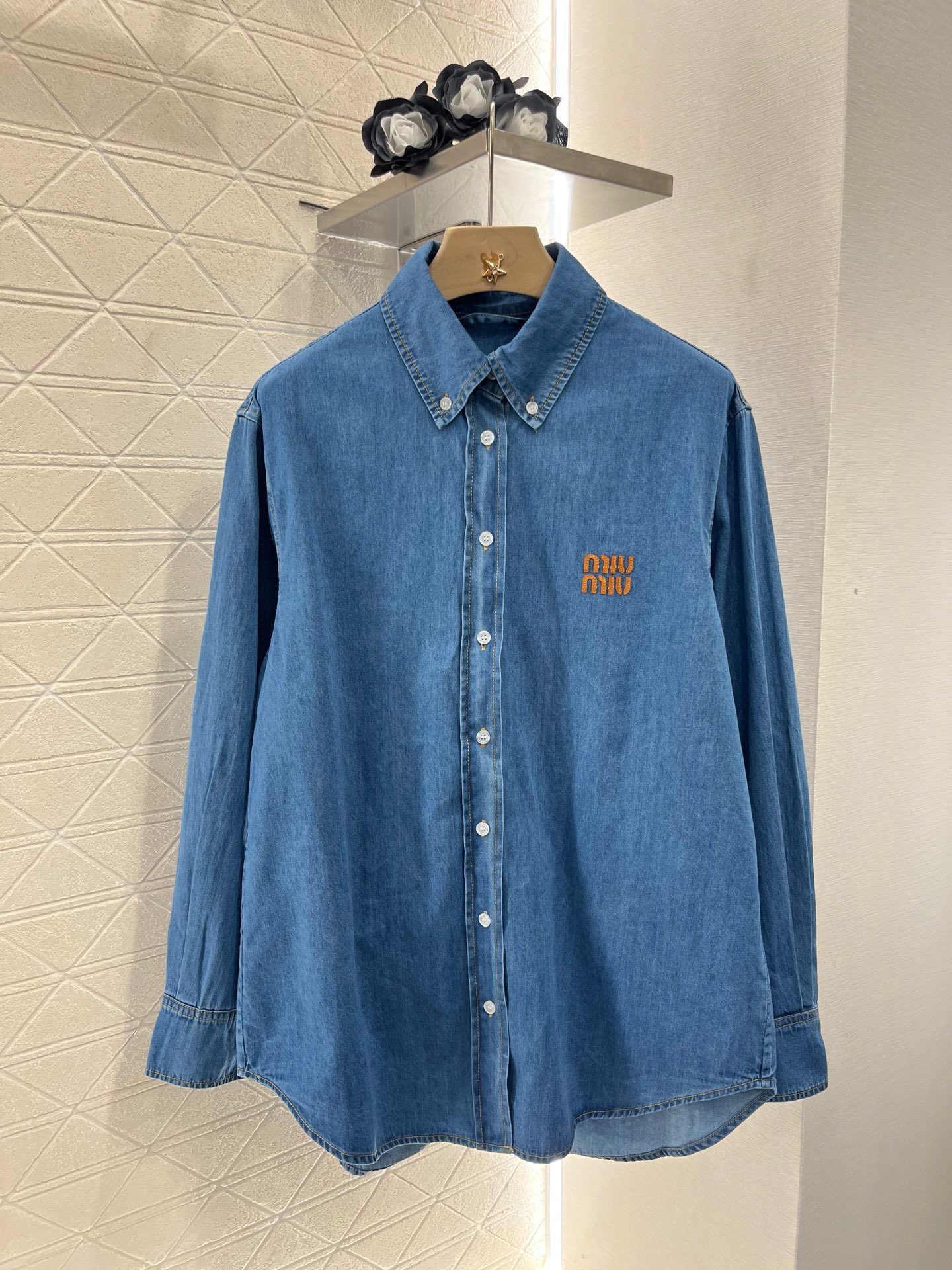 ♥Miumi*♥2025新品上架
 复古水洗衬衣压褶半裙套装
定制YB斜纹棉牛仔材质 质感十足 水洗做旧