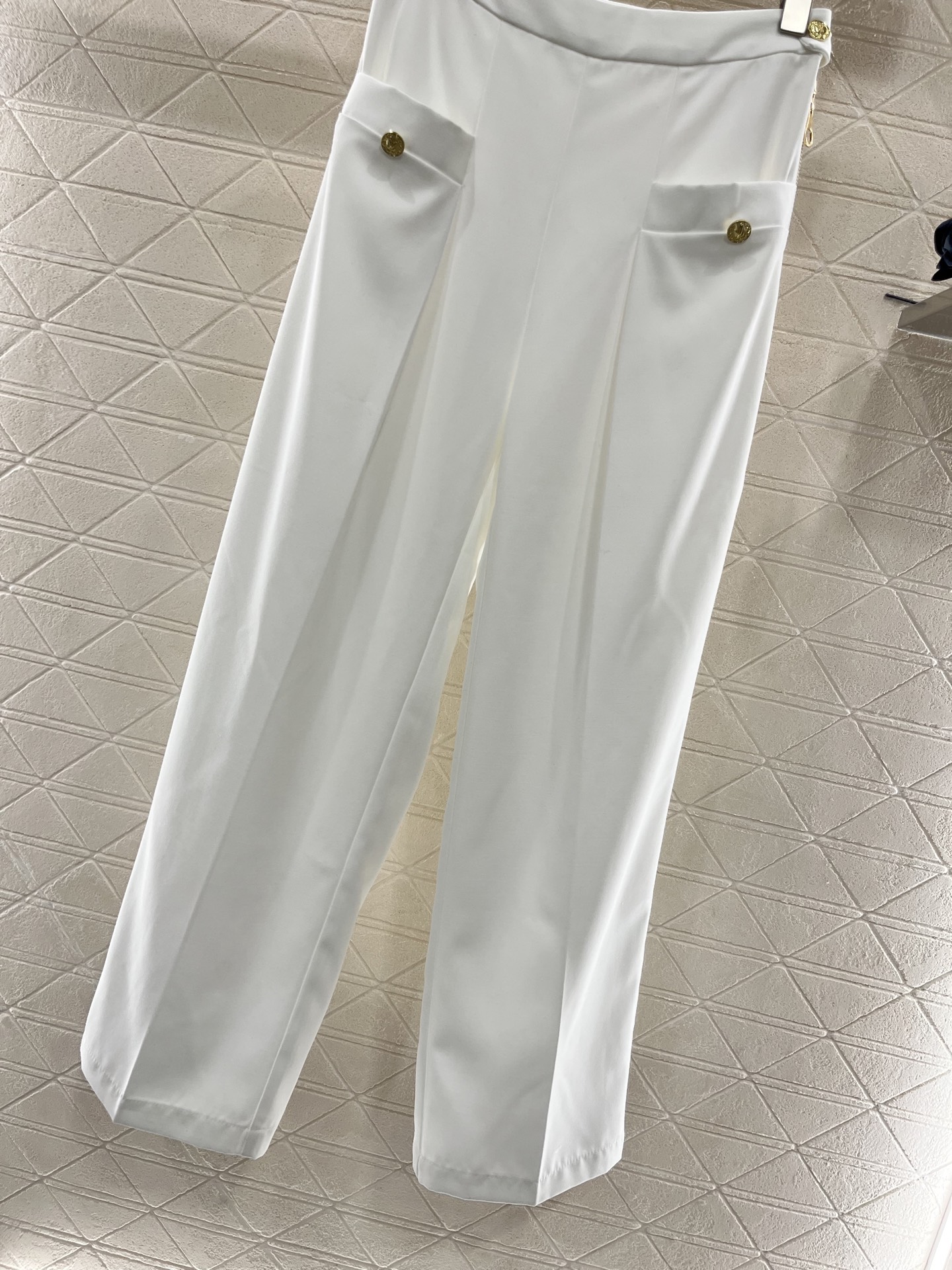 ♥Louis Vuitto*♥2025新品上架
     阔腿口袋西装长裤
定制YB进口醋酸材质 质感光