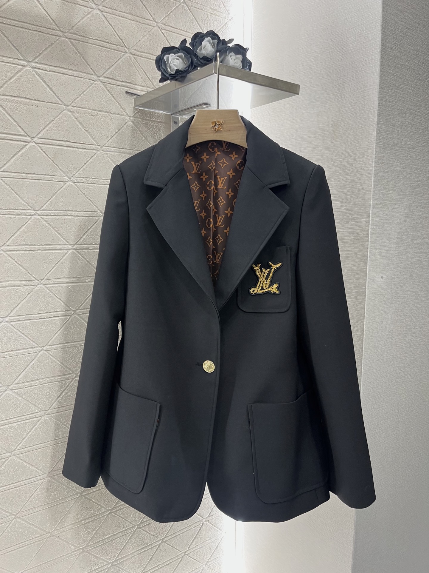 ♥Louis Vuitto*♥2025新品上架
    刺绣正肩西装外套
最新航海系列#定制YB进口精仿