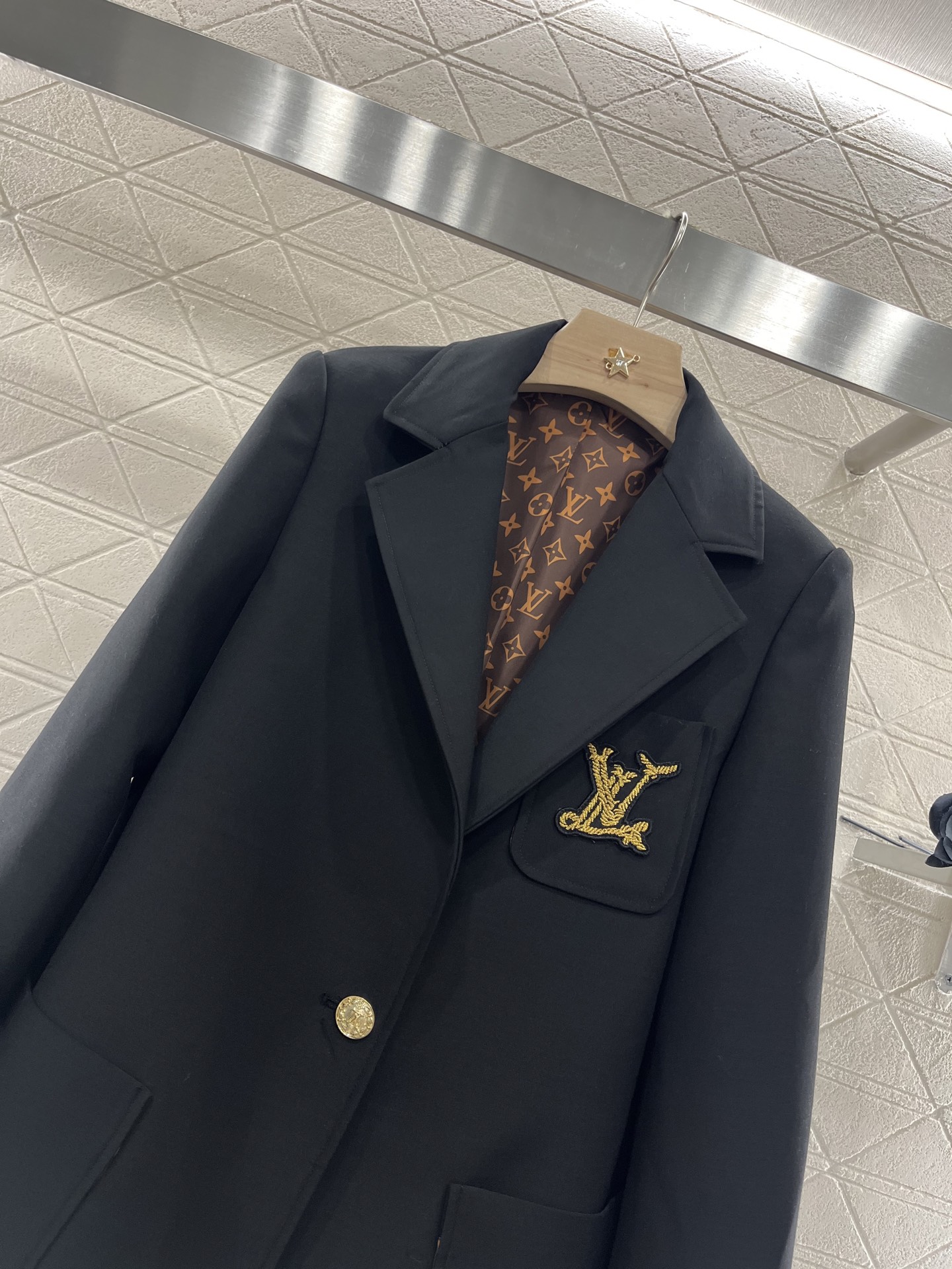 ♥Louis Vuitto*♥2025新品上架
    刺绣正肩西装外套
最新航海系列#定制YB进口精仿